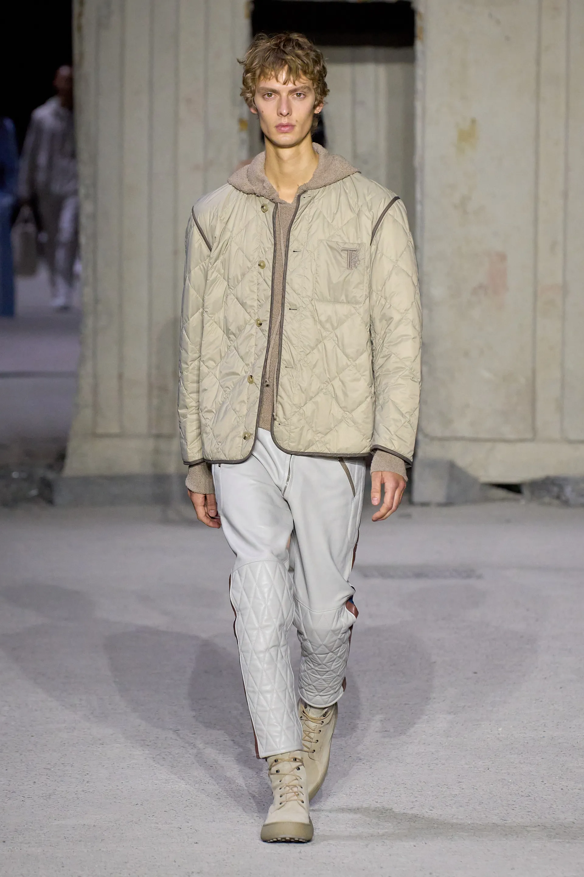 00017-tods-spring-2023-ready-to-wear-credit-gorunway
