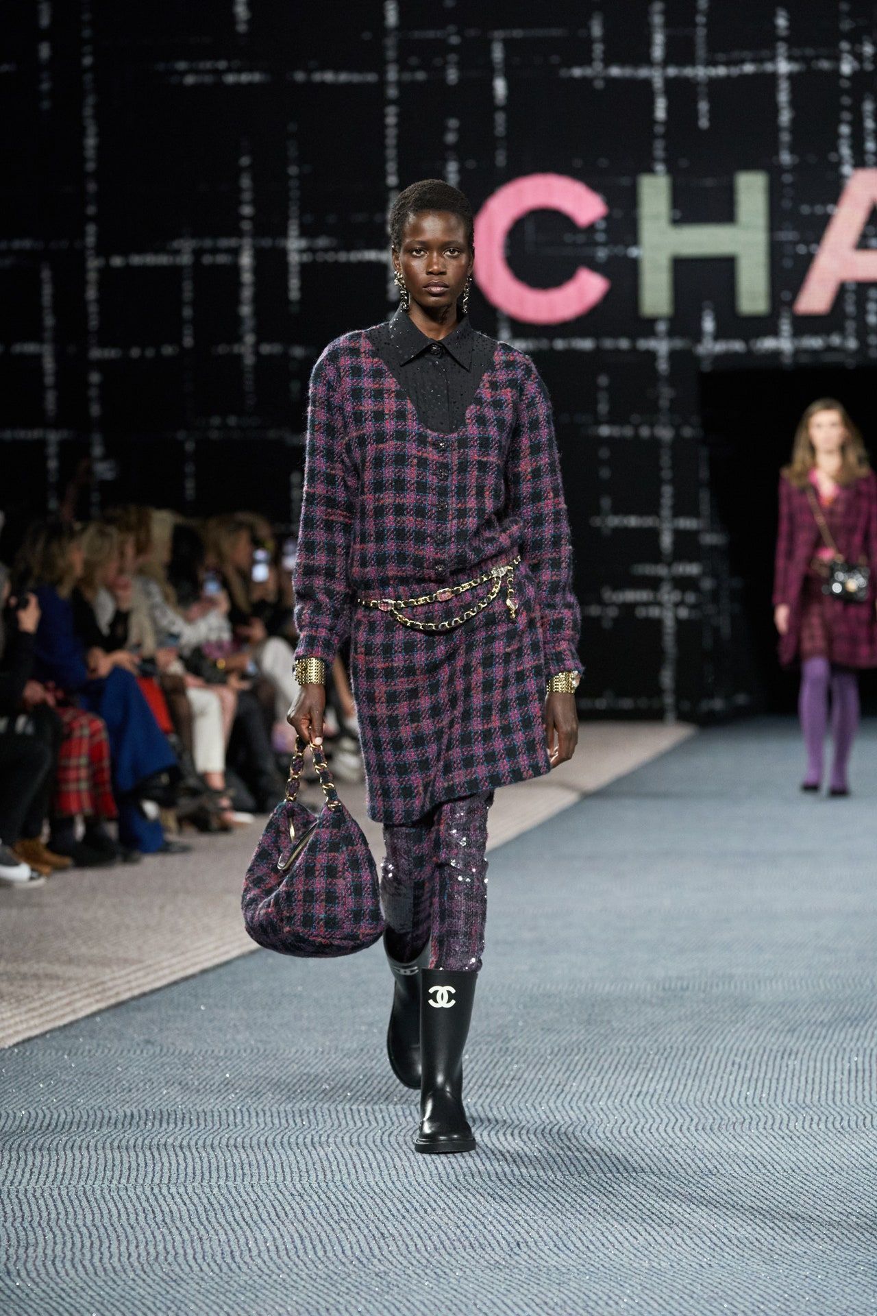 00018-chanel-fall-2022-ready-to-wear-paris-credit-gorunway-1.jpeg