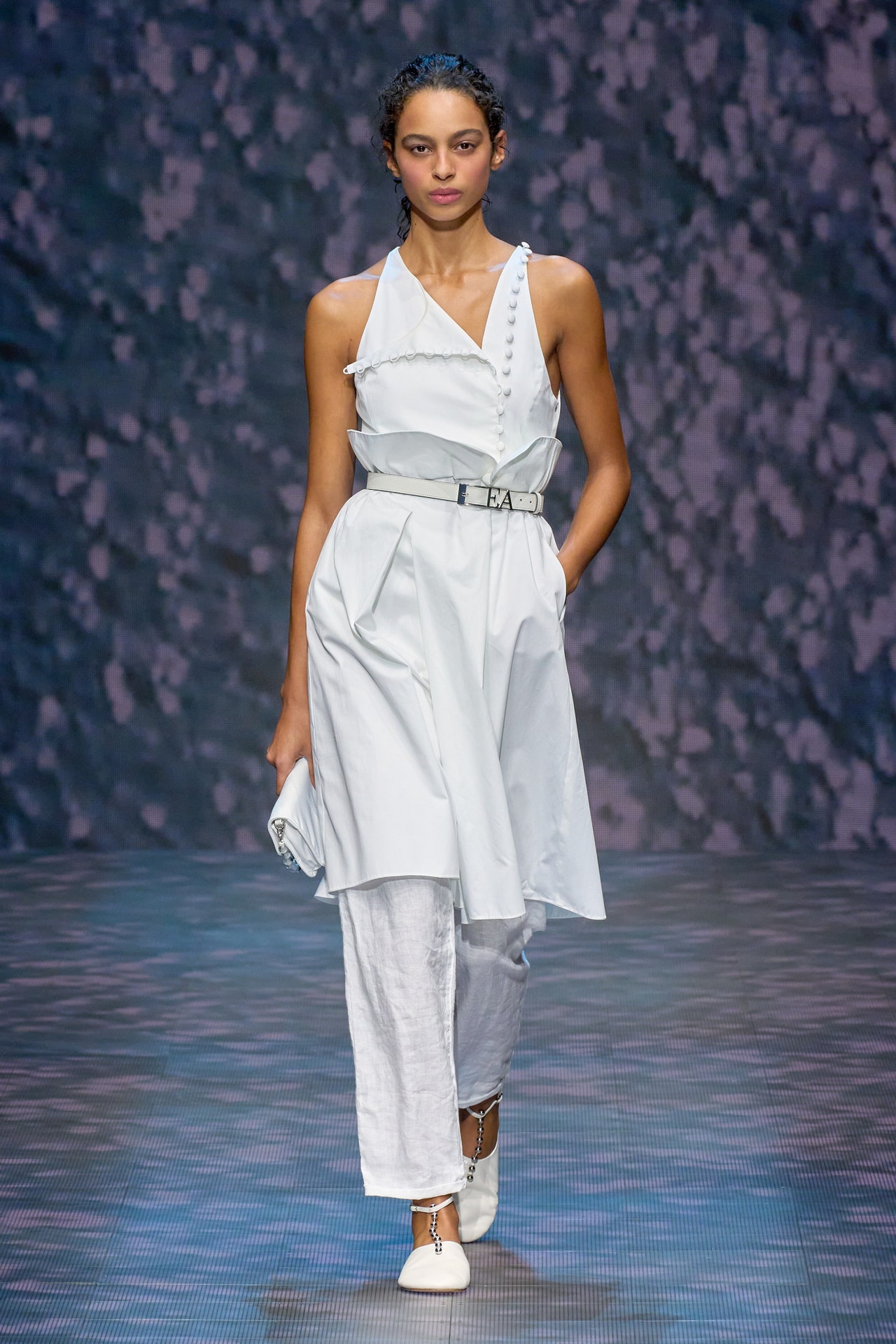 00018-emporio-armani-spring-2023-ready-to-wear-credit-gorunway