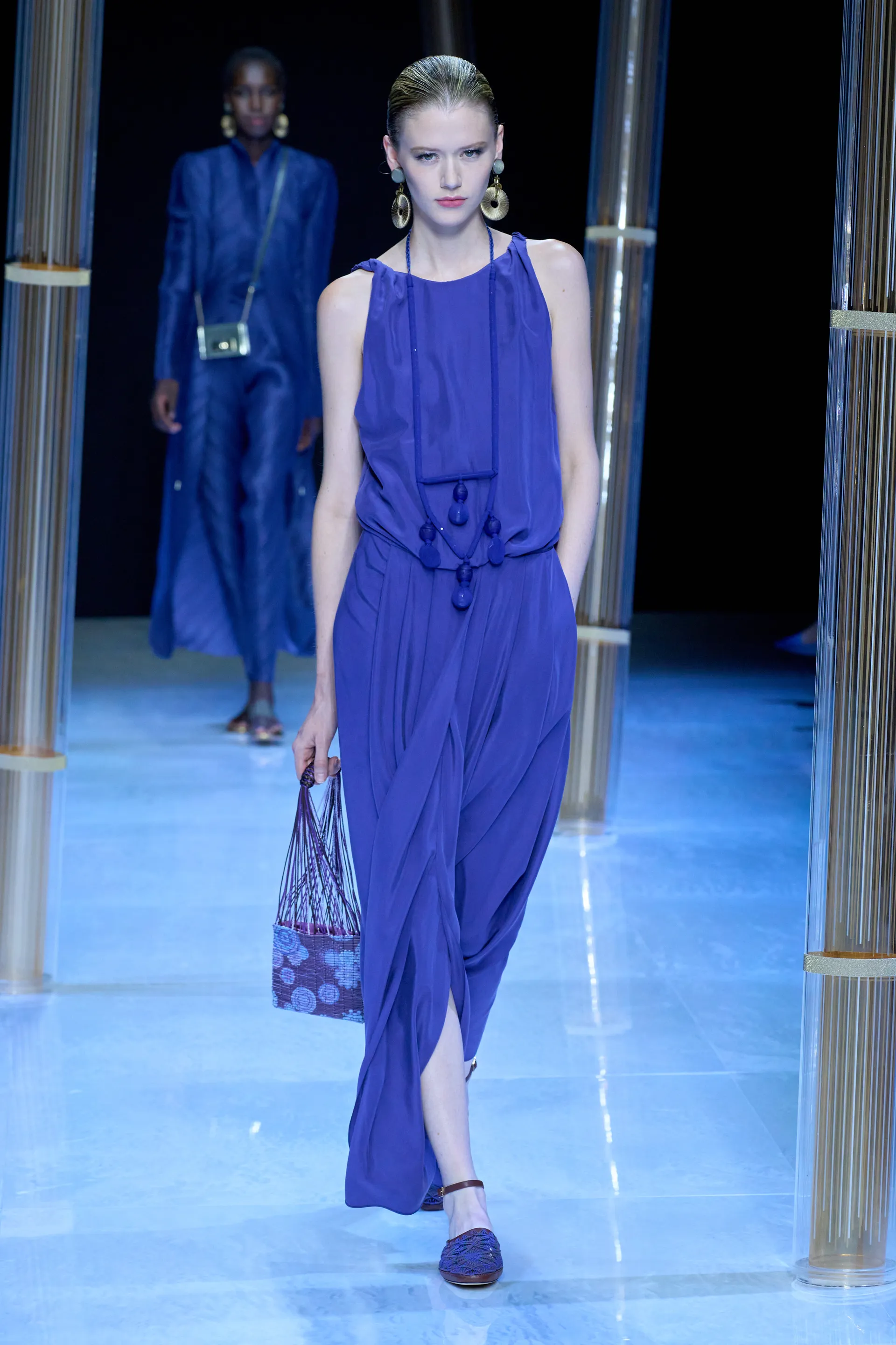 00018-giorgio-armani-spring-2023-ready-to-wear-credit-gorunway