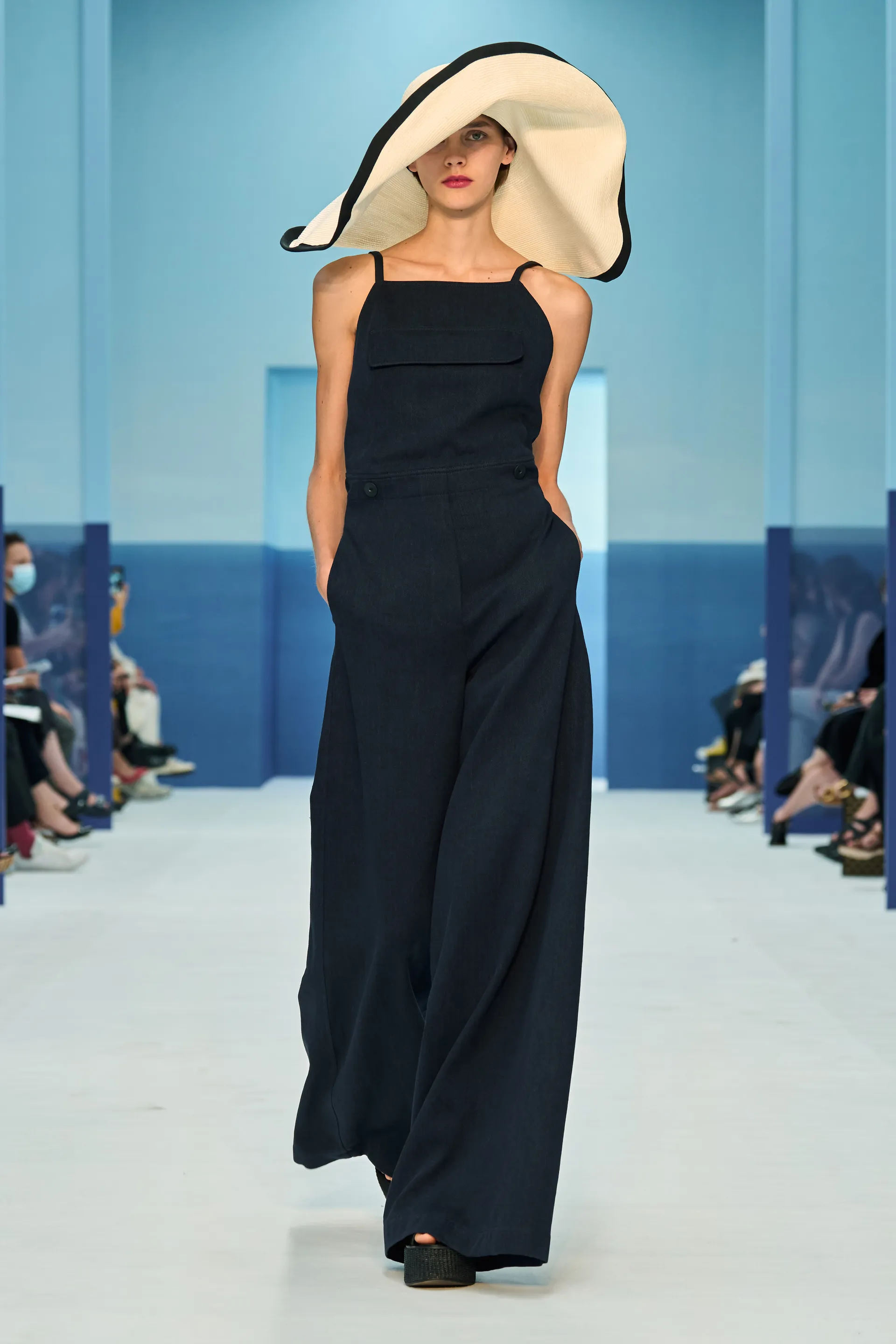 00018-max-mara-spring-2023-ready-to-wear-credit-gorunway