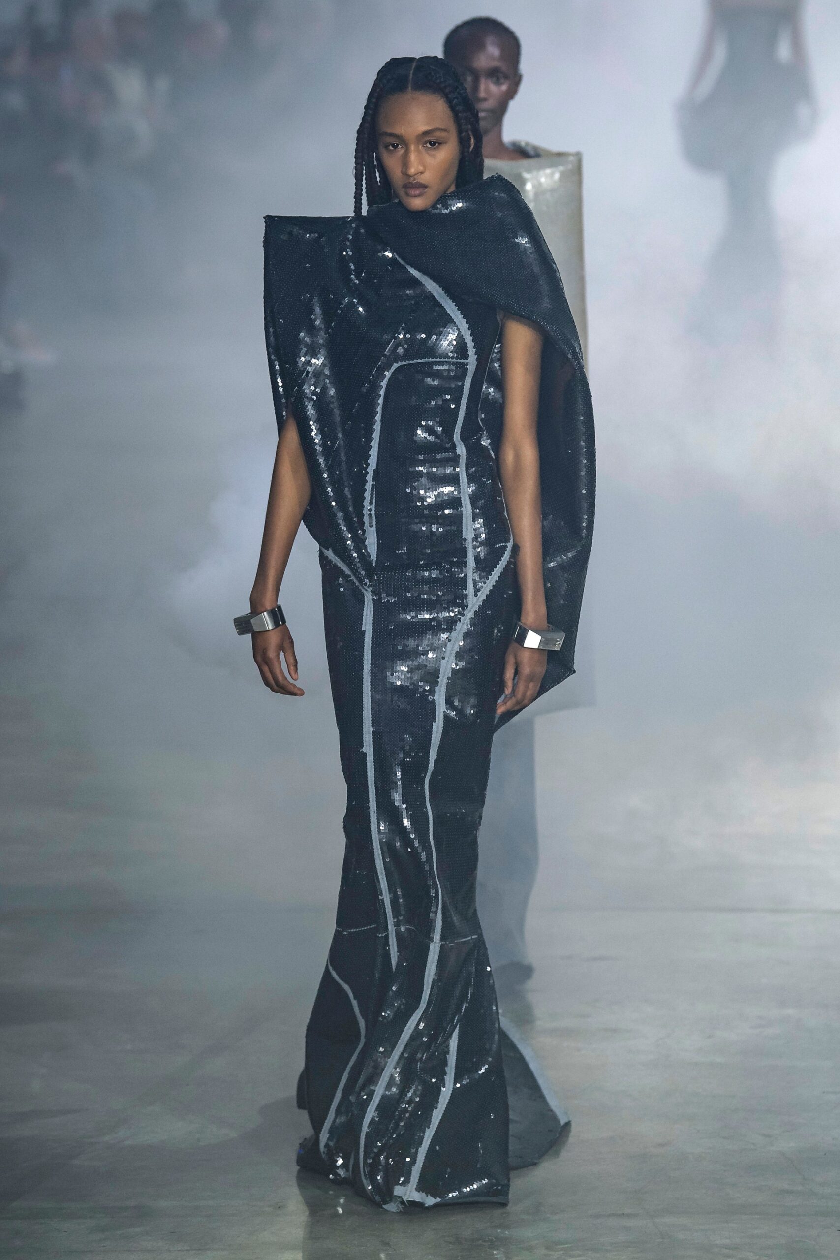 00018-rick-owens-fall-2022-ready-to-wear-paris-credit-gorunway-3.jpg
