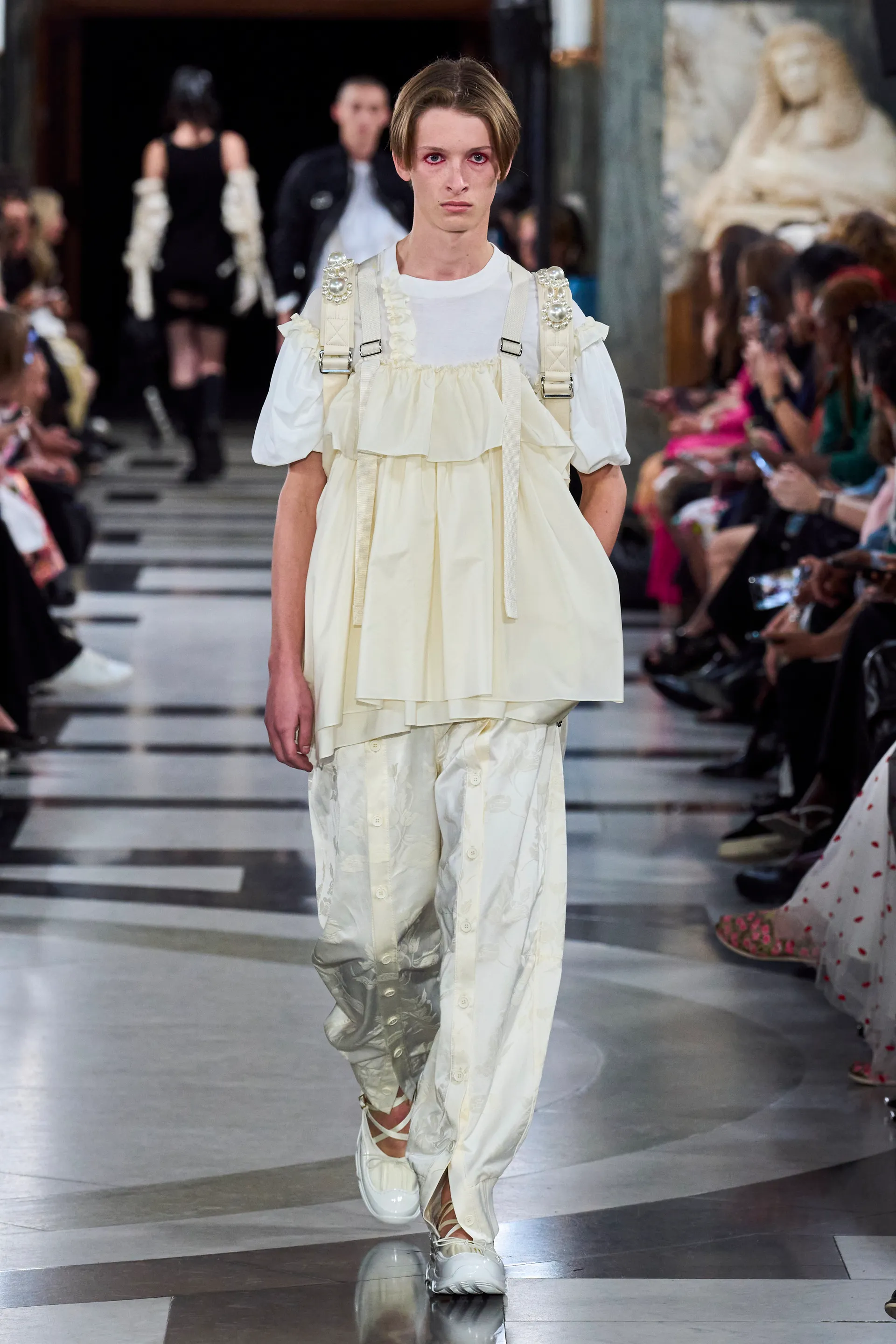00018-simone-rocha-spring-2023-ready-to-wear-credit-gorunway