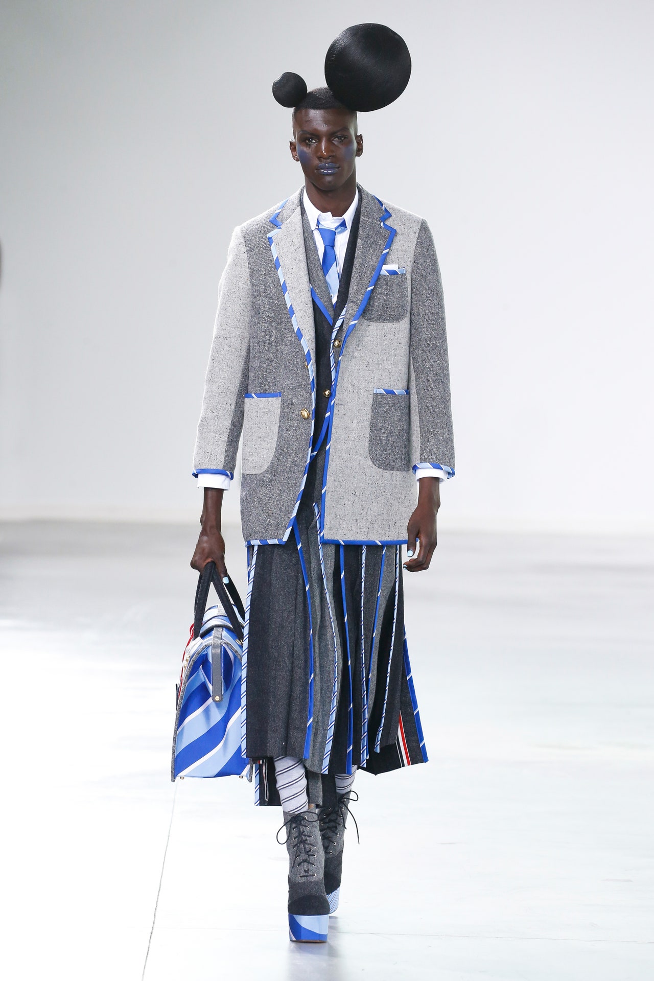 00018-thom-browne-fall-2022-credit-brand-1.jpeg