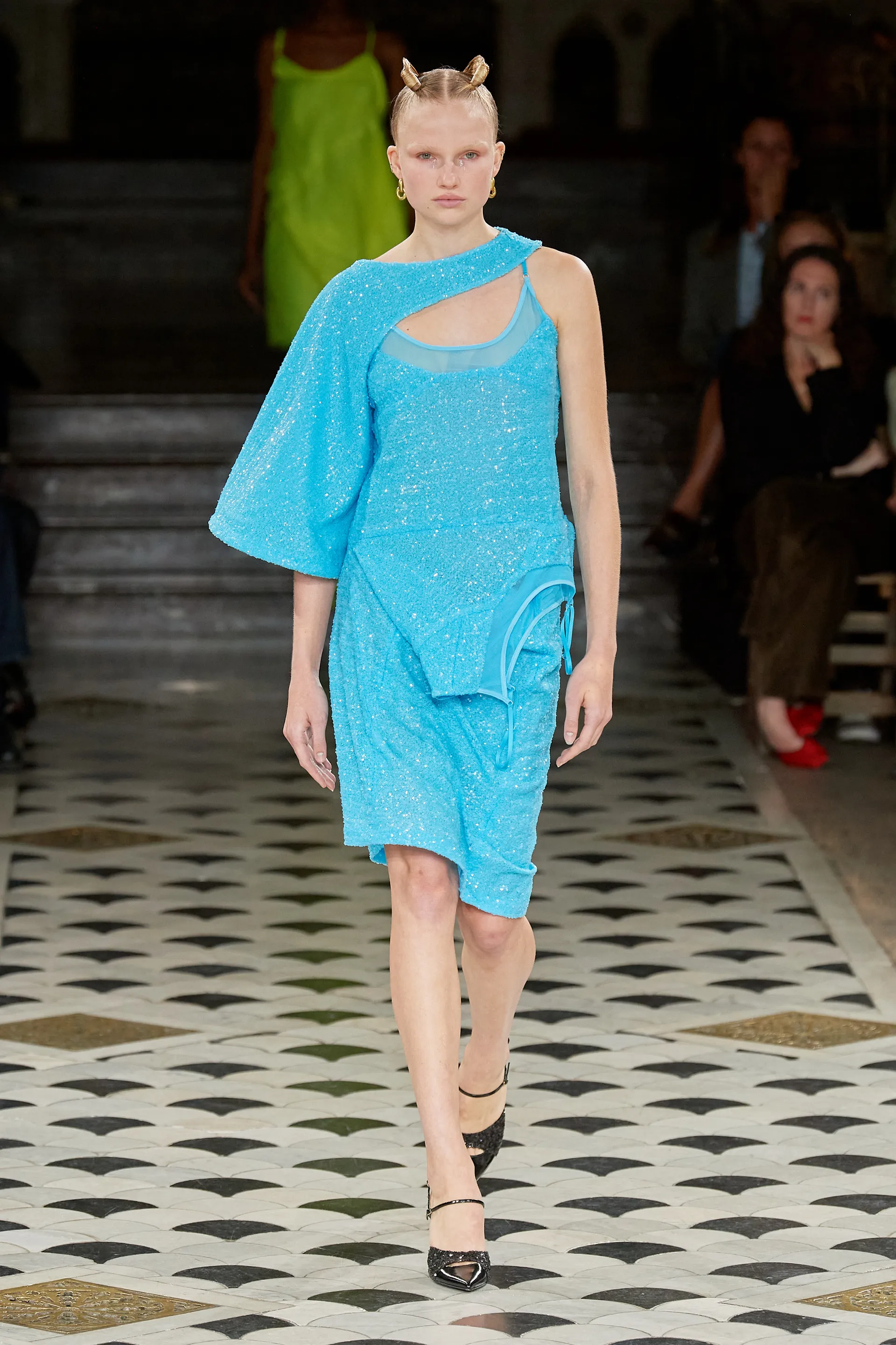 00018-undercover-spring-2023-ready-to-wear-credit-gorunway
