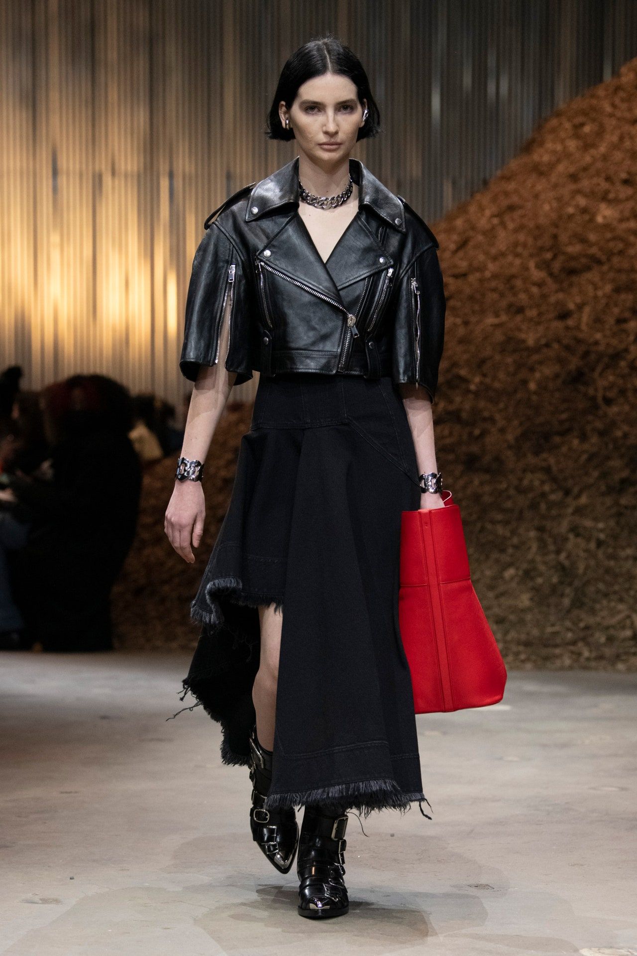 00019-alexander-mcqueen-fall-2022-ready-to-wear-credit-brand-1.jpeg