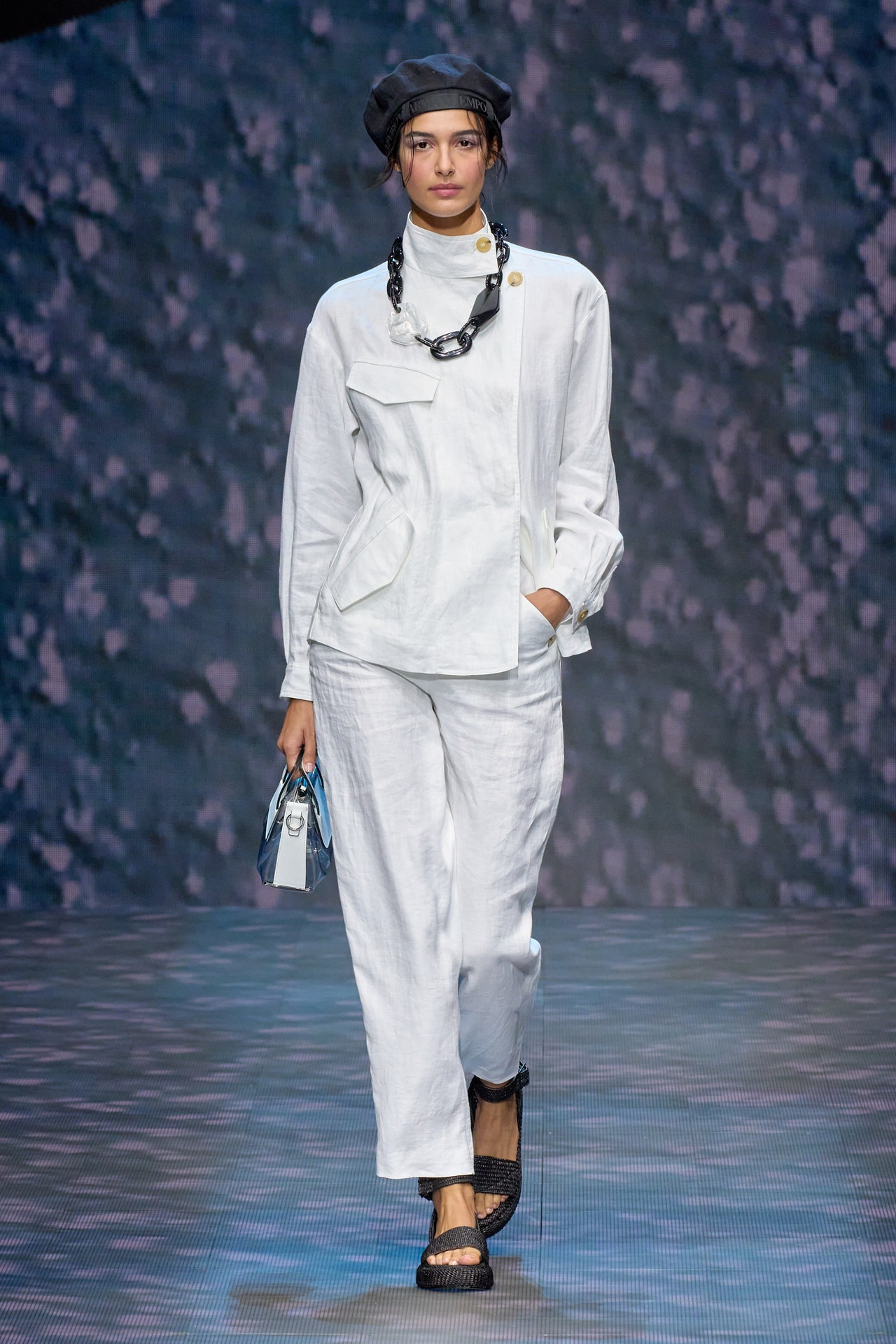 00019-emporio-armani-spring-2023-ready-to-wear-credit-gorunway