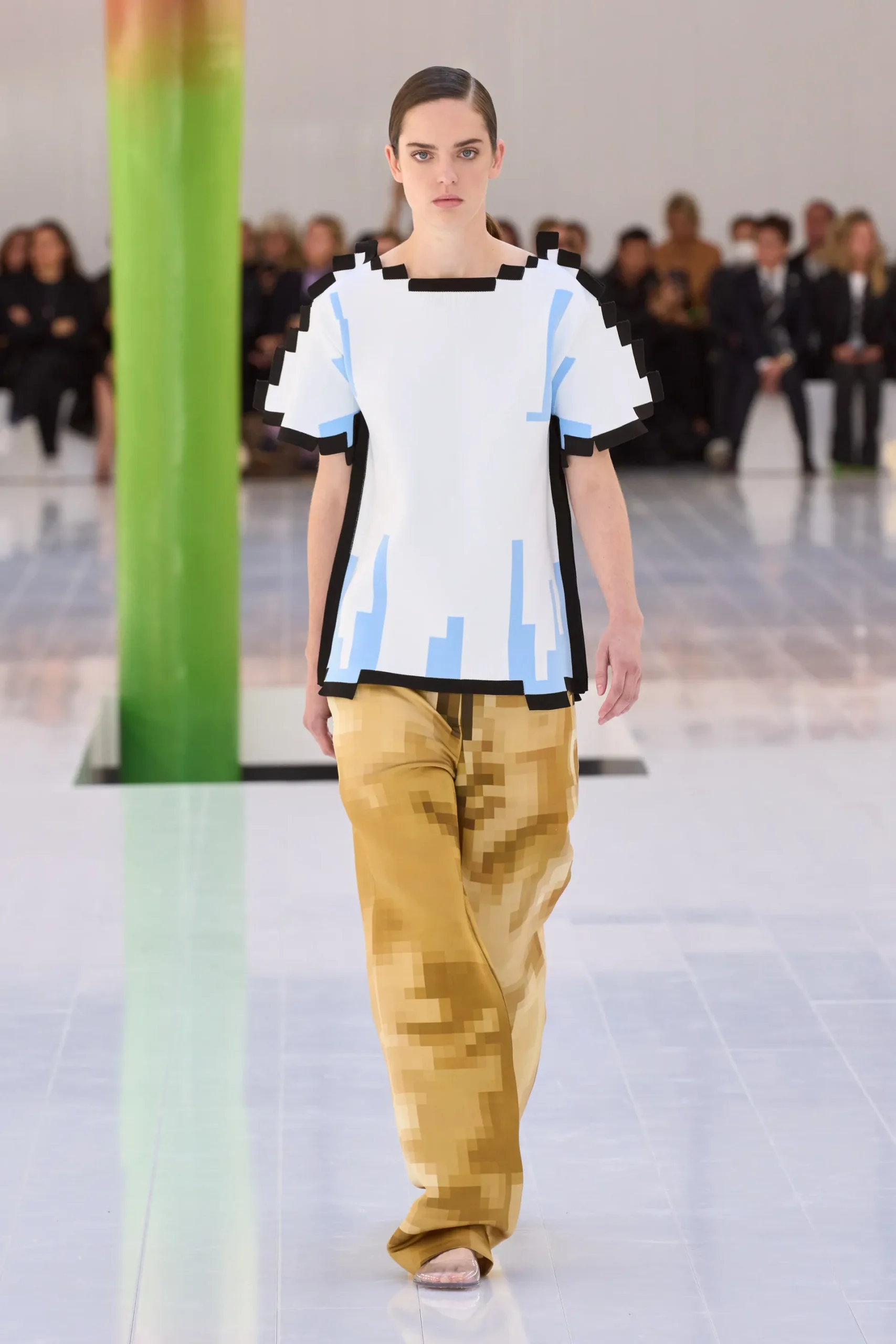 00019-loewe-spring-2023-ready-to-wear-credit-gorunway