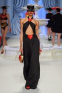 00019-moschino-spring-2023-ready-to-wear-credit-gorunway