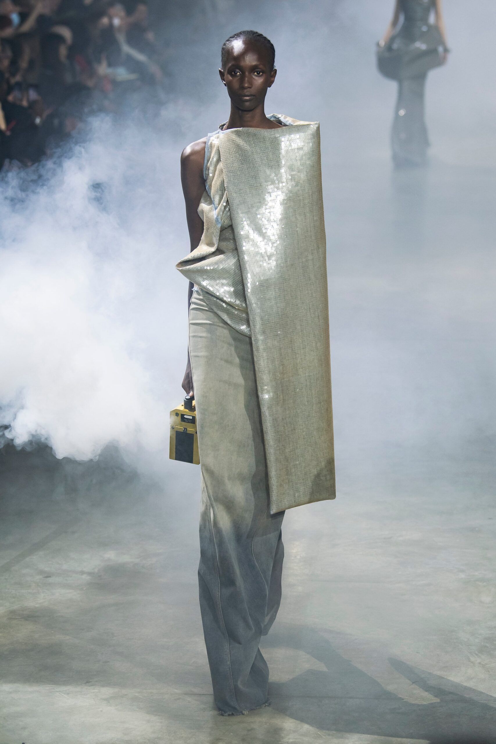 00019-rick-owens-fall-2022-ready-to-wear-paris-credit-gorunway-3.jpg