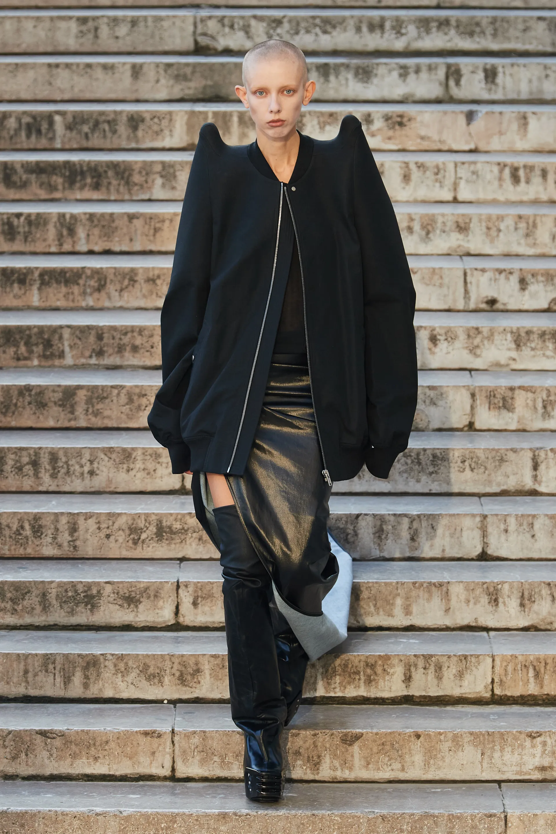 00019-rick-owens-spring-2023-ready-to-wear-credit-gorunway