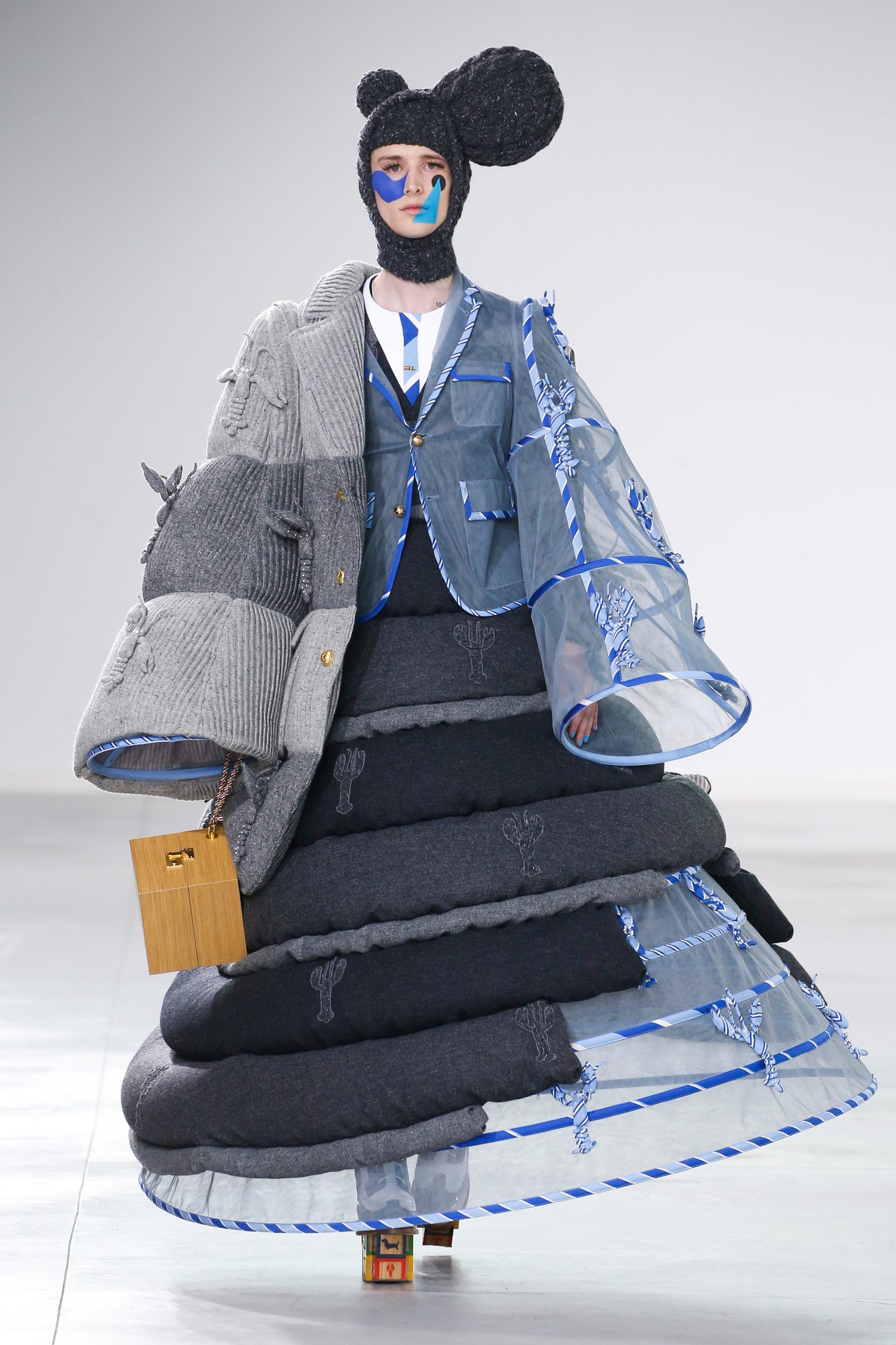 00019-thom-browne-fall-2022-credit-brand-1.jpeg