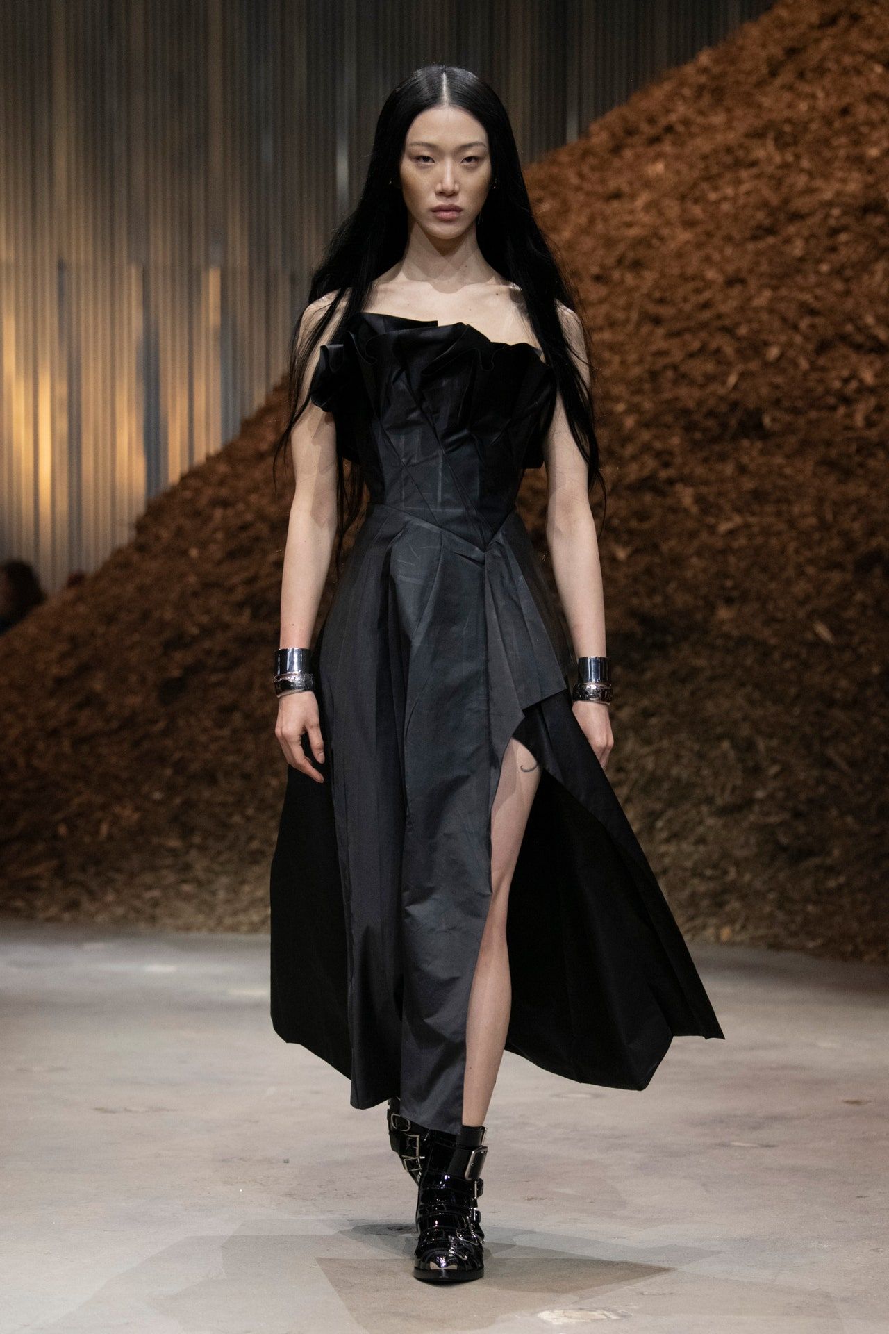 00020-alexander-mcqueen-fall-2022-ready-to-wear-credit-brand-1.jpeg