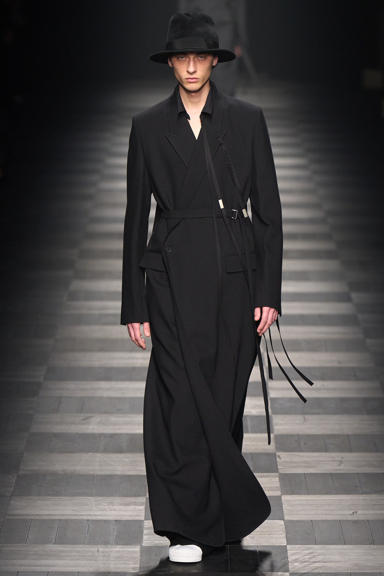 00020-ann-demeulemeester-fall-2022-ready-to-wear-paris-credit-filippo-fior-gorunway-1.jpeg