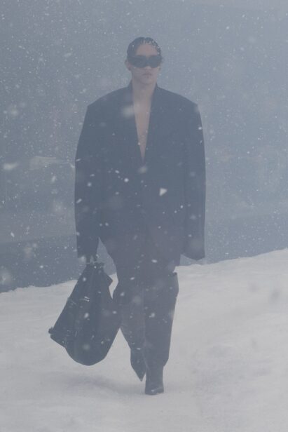00020-balenciaga-fall-2022-ready-to-wear-paris-credit-brand-1.jpg