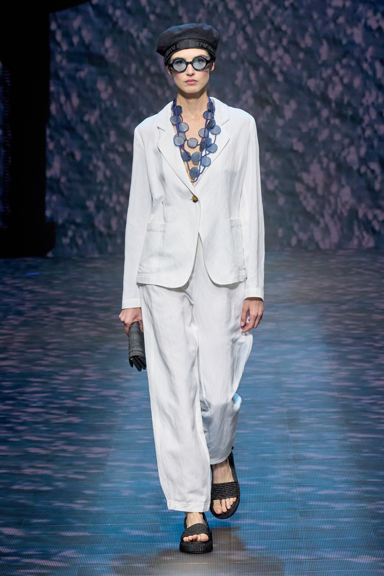 00020-emporio-armani-spring-2023-ready-to-wear-credit-gorunway