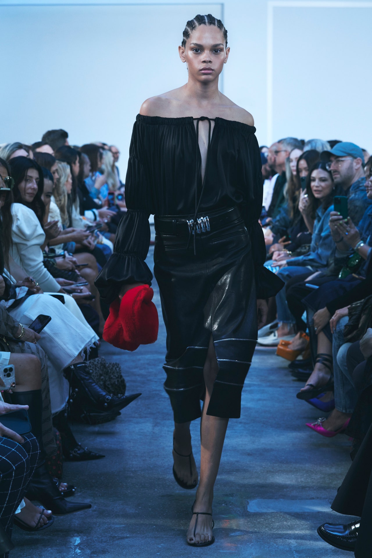 00020-khaite-spring-2023-ready-to-wear-credit-brand