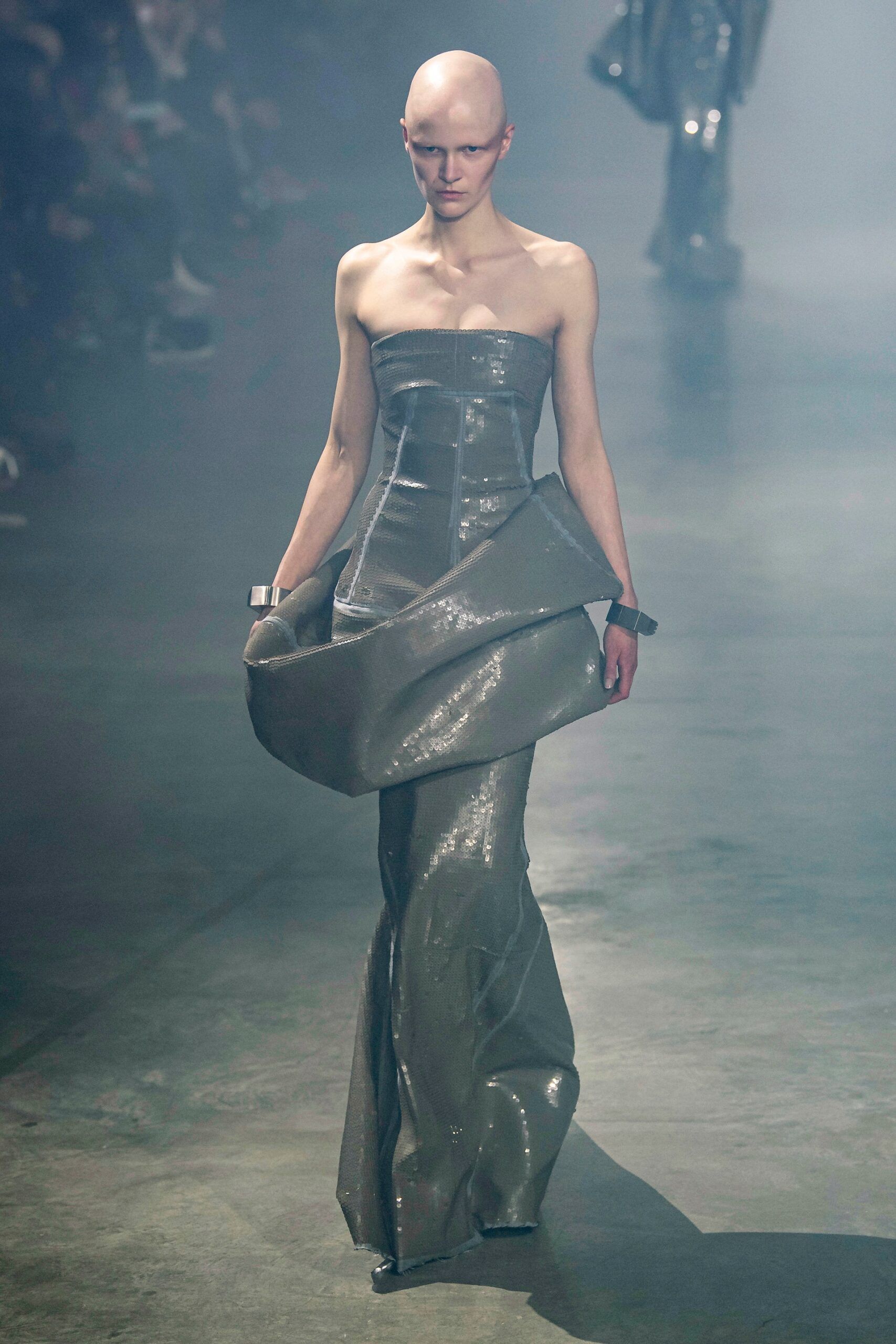00020-rick-owens-fall-2022-ready-to-wear-paris-credit-gorunway-3.jpg