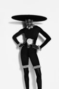 00020-schiaparelli-fall-2022-ready-to-wear-paris-credit-brand-3.jpeg