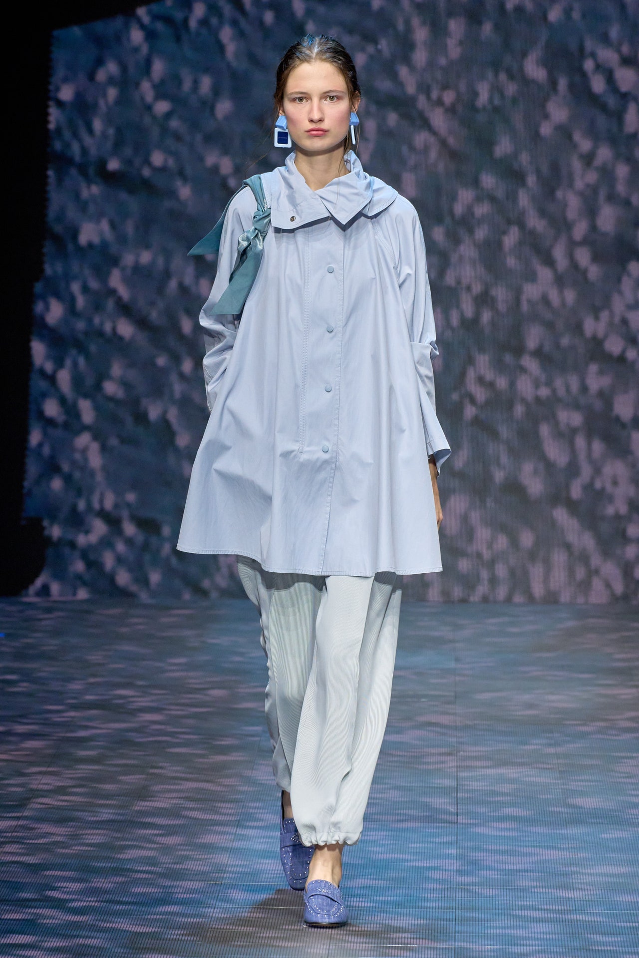 00021-emporio-armani-spring-2023-ready-to-wear-credit-gorunway
