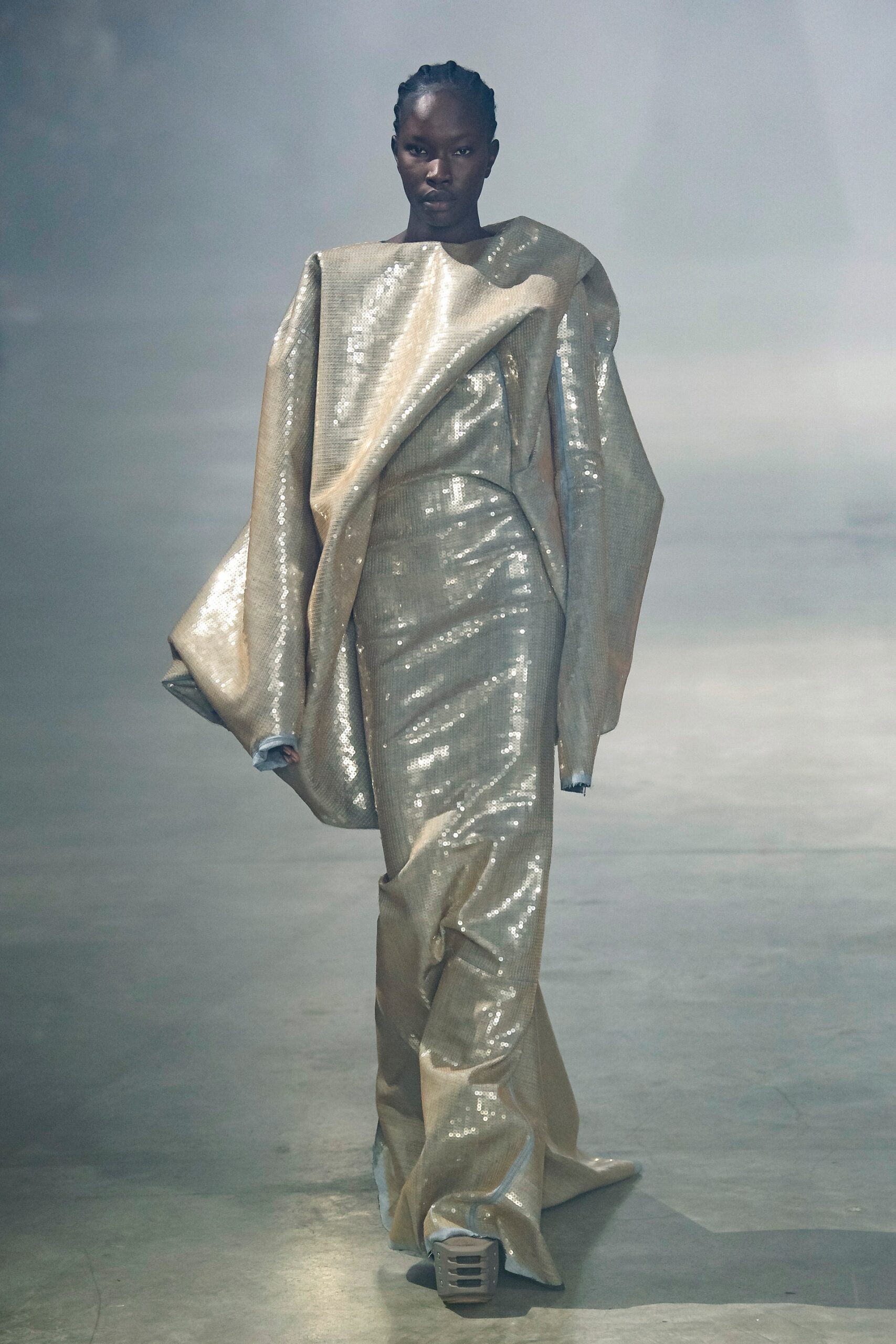 00021-rick-owens-fall-2022-ready-to-wear-paris-credit-gorunway-3.jpg