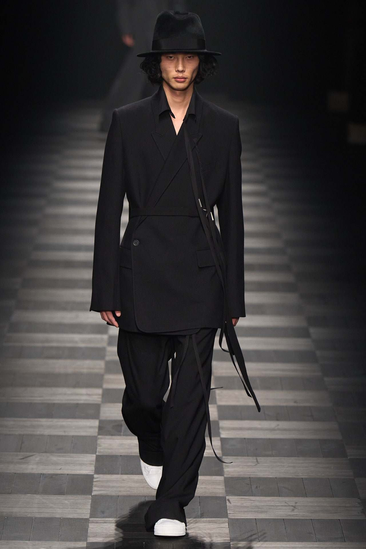 00022-ann-demeulemeester-fall-2022-ready-to-wear-paris-credit-filippo-fior-gorunway-1.jpeg