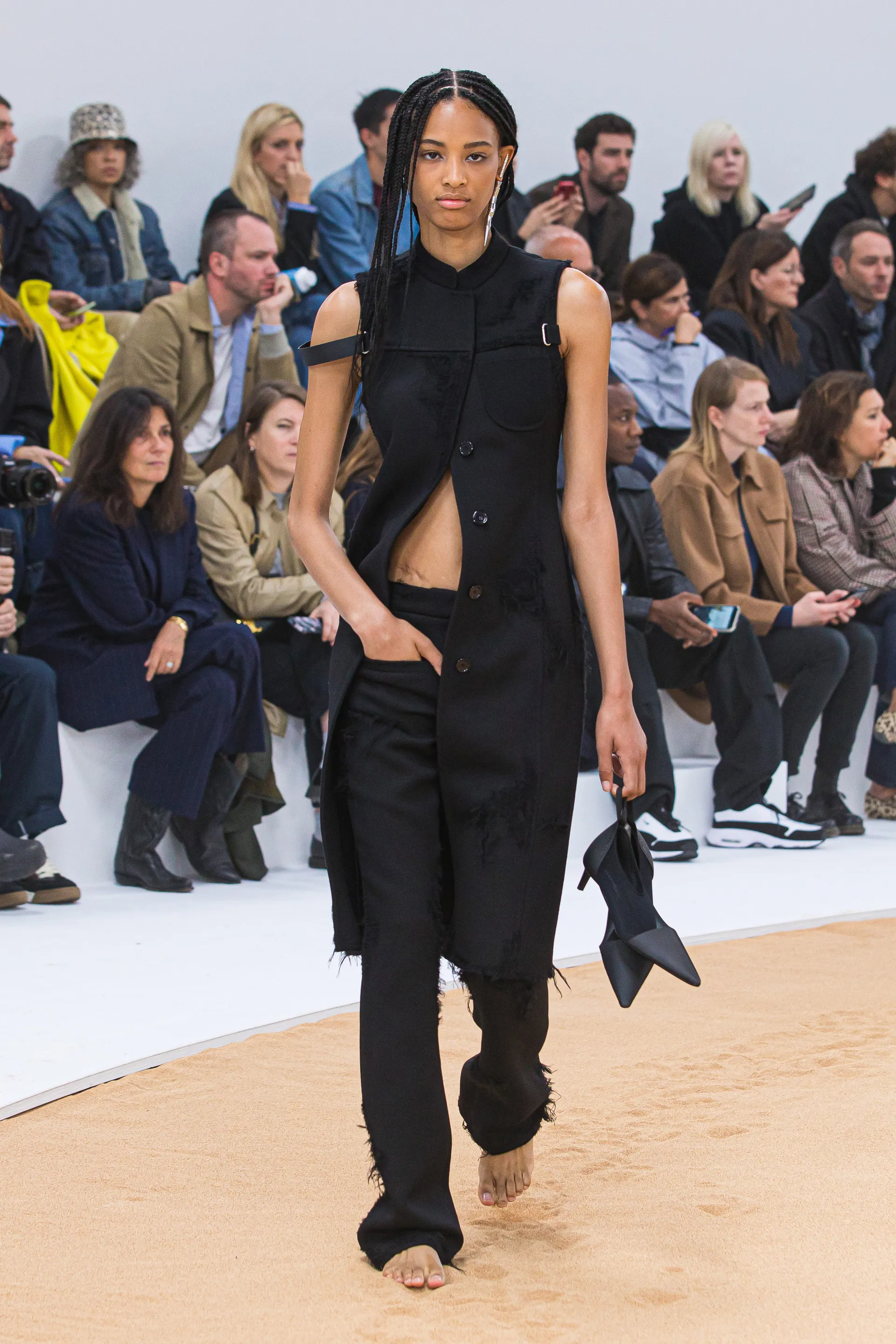 00022-courreges-spring-2023-ready-to-wear-credit-brand
