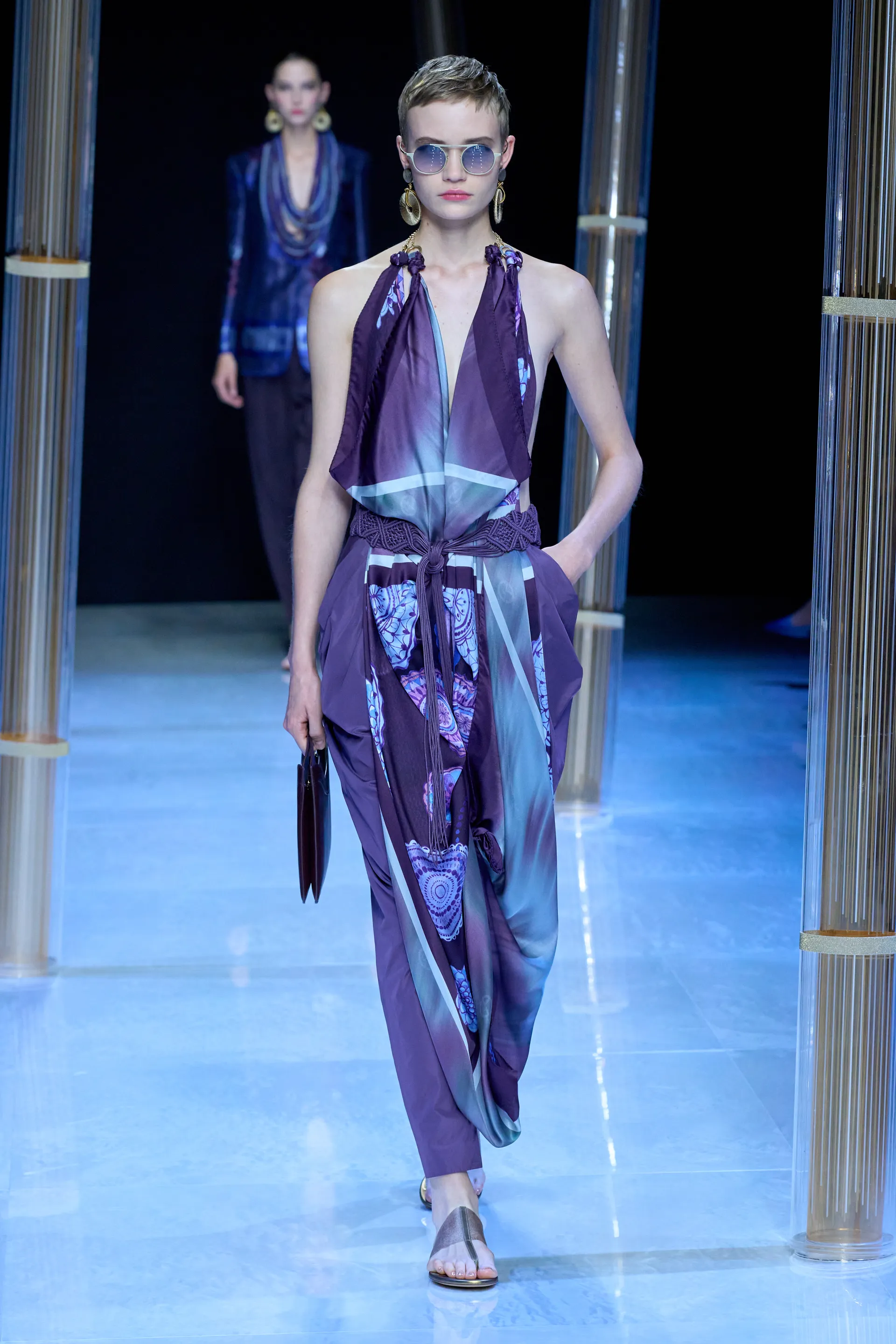 00022-giorgio-armani-spring-2023-ready-to-wear-credit-gorunway