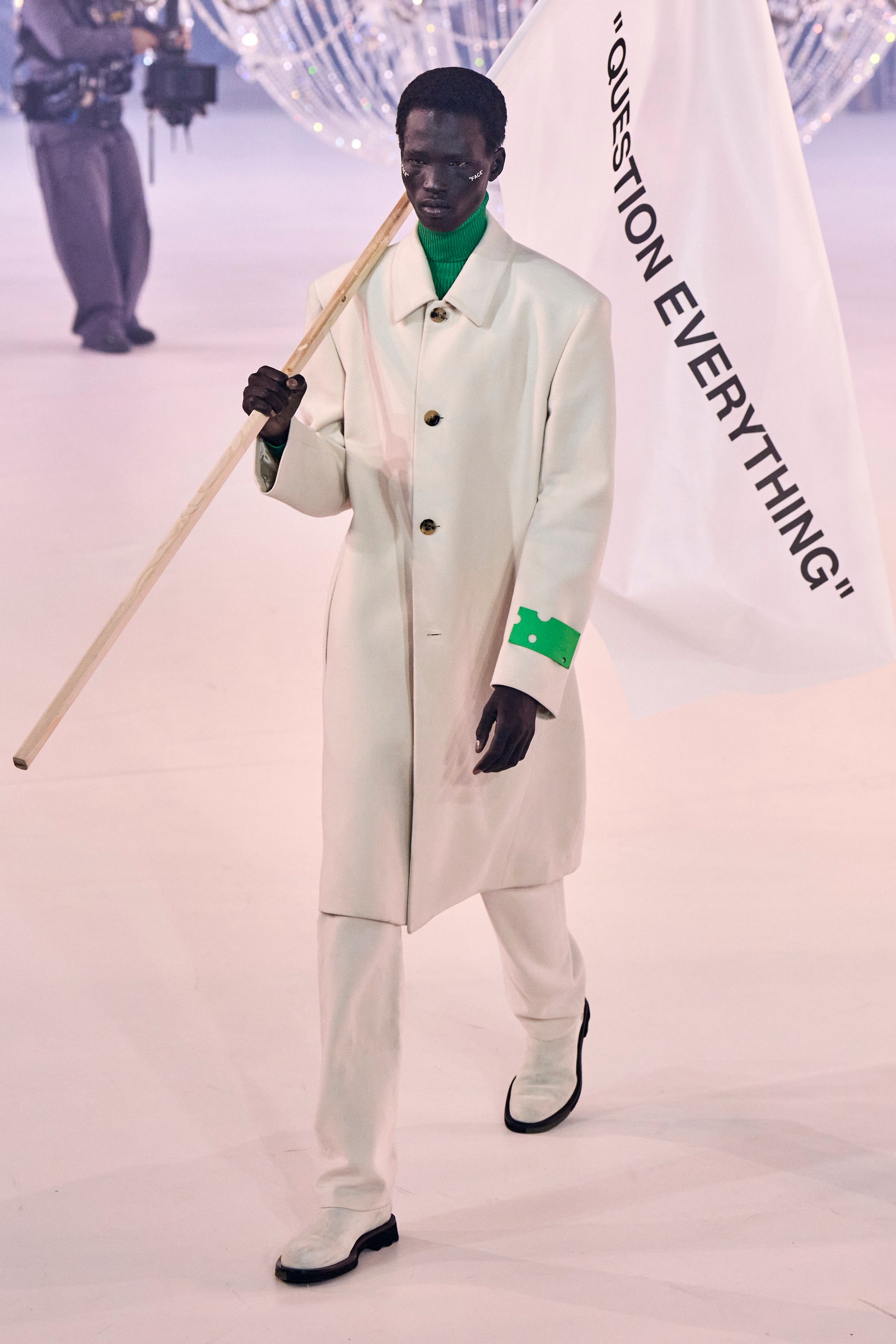 00022-off-white-fall-2022-ready-to-wear-paris-credit-gorunway-1.jpeg