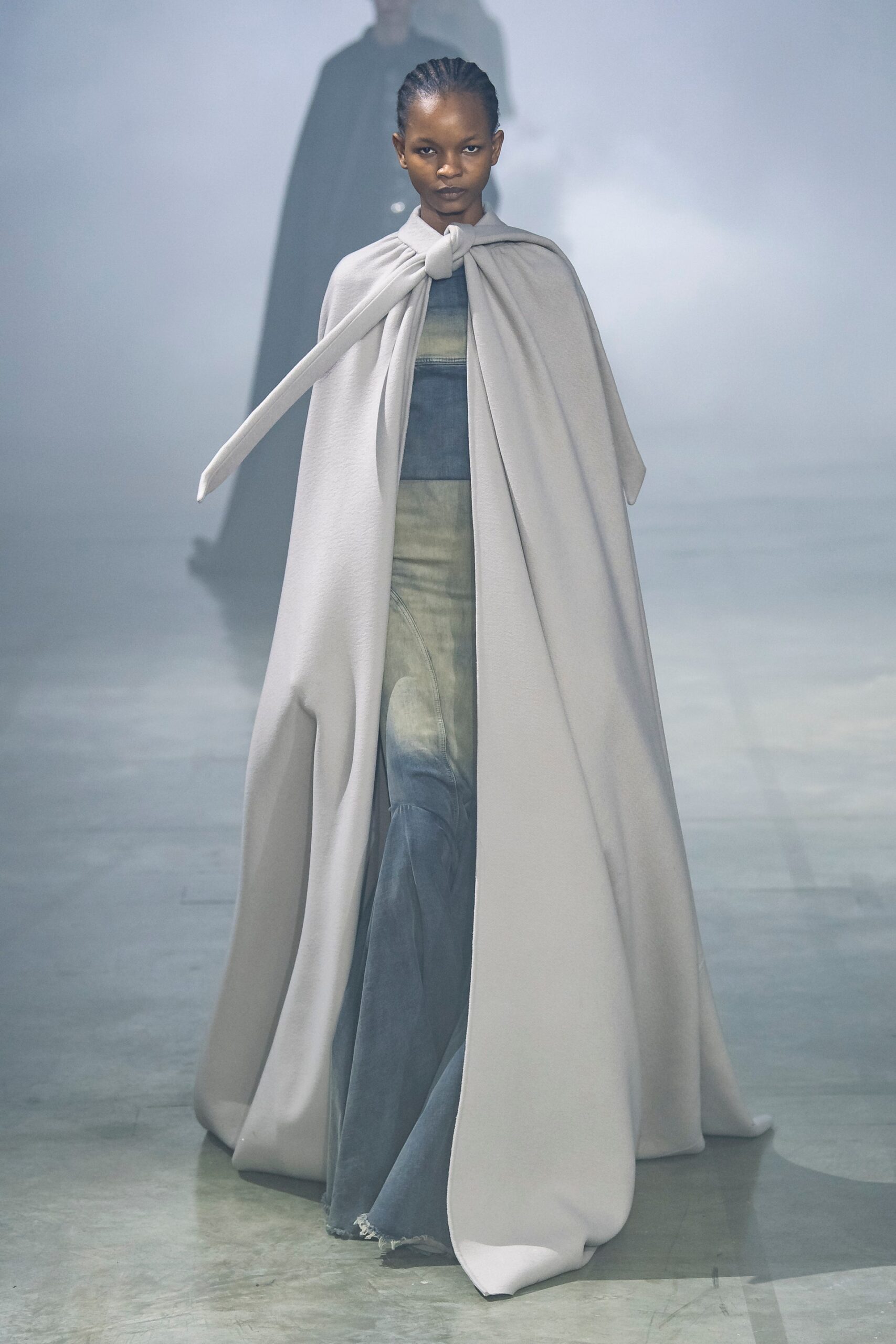 00022-rick-owens-fall-2022-ready-to-wear-paris-credit-gorunway-3.jpg