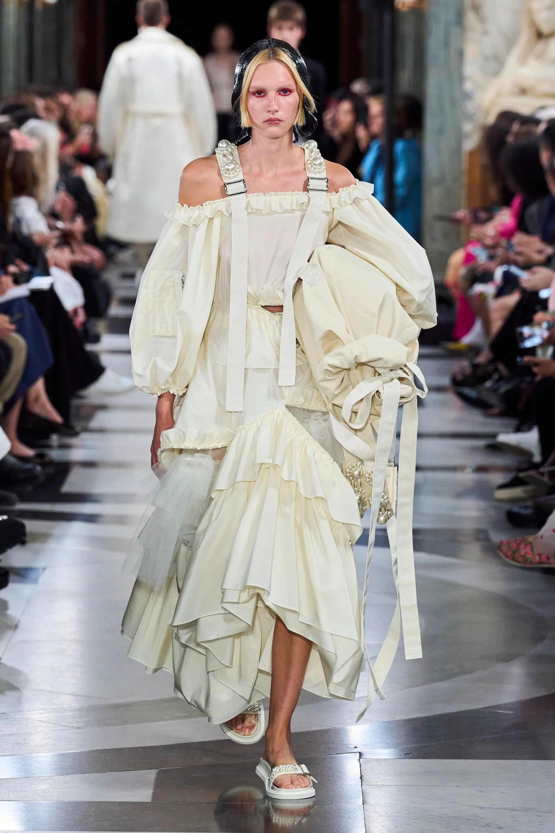 00022-simone-rocha-spring-2023-ready-to-wear-credit-gorunway