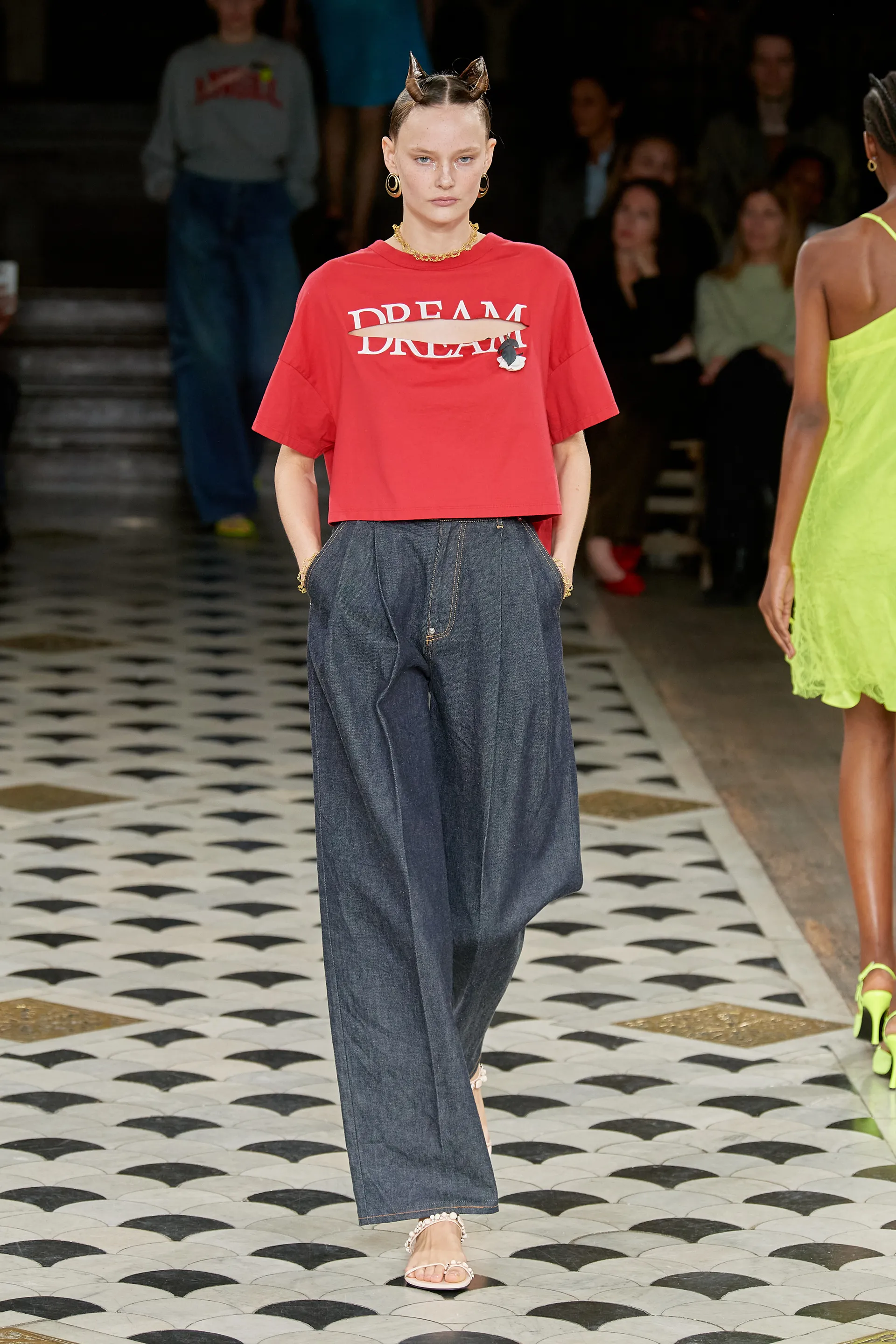 00022-undercover-spring-2023-ready-to-wear-credit-gorunway