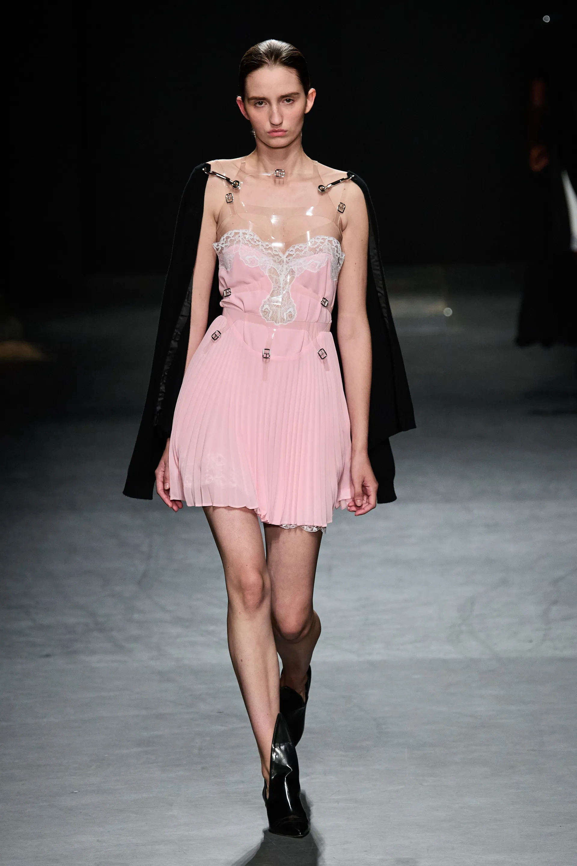 00023-christopher-kane-spring-2023-ready-to-wear-credit-gorunway