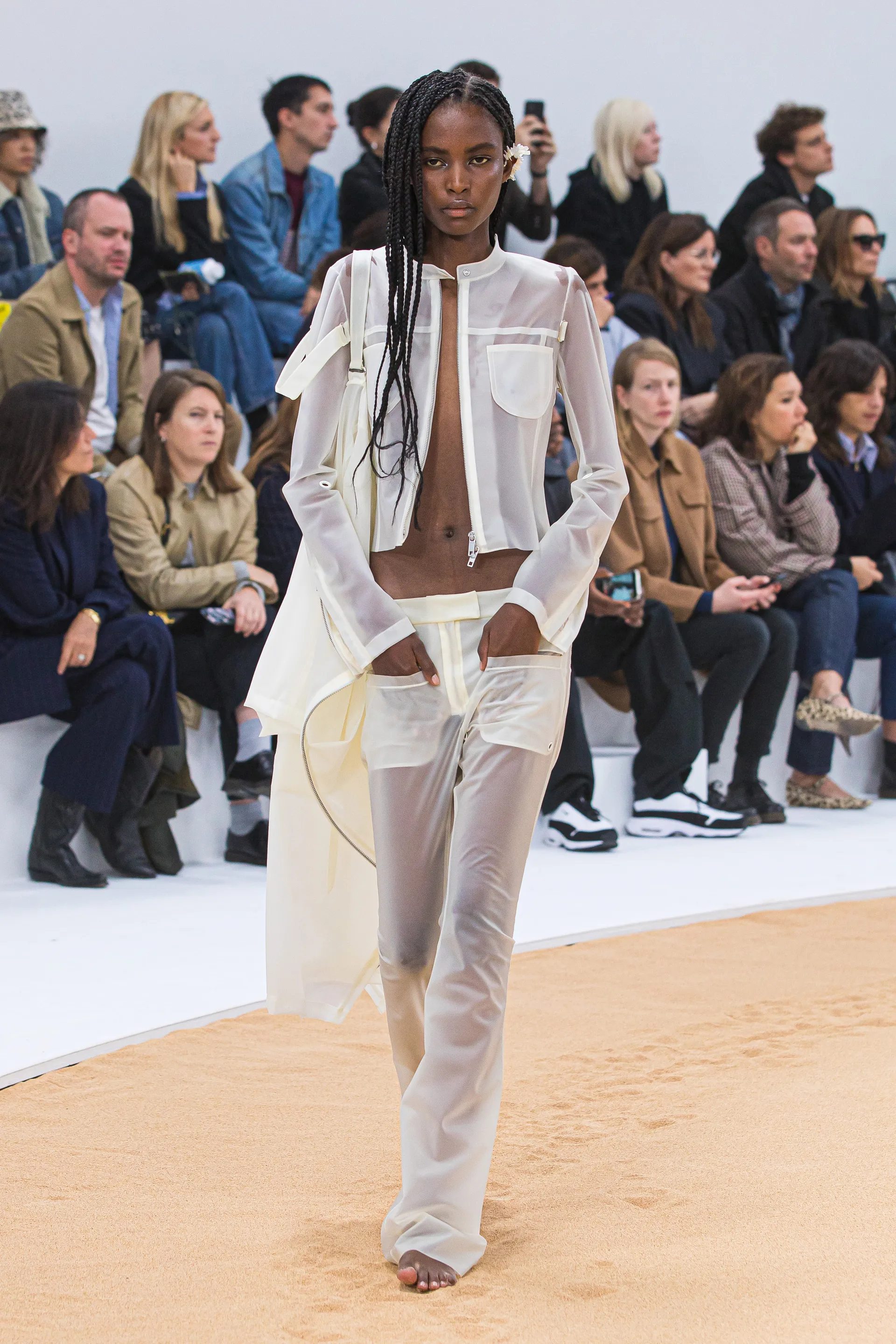 00023-courreges-spring-2023-ready-to-wear-credit-brand