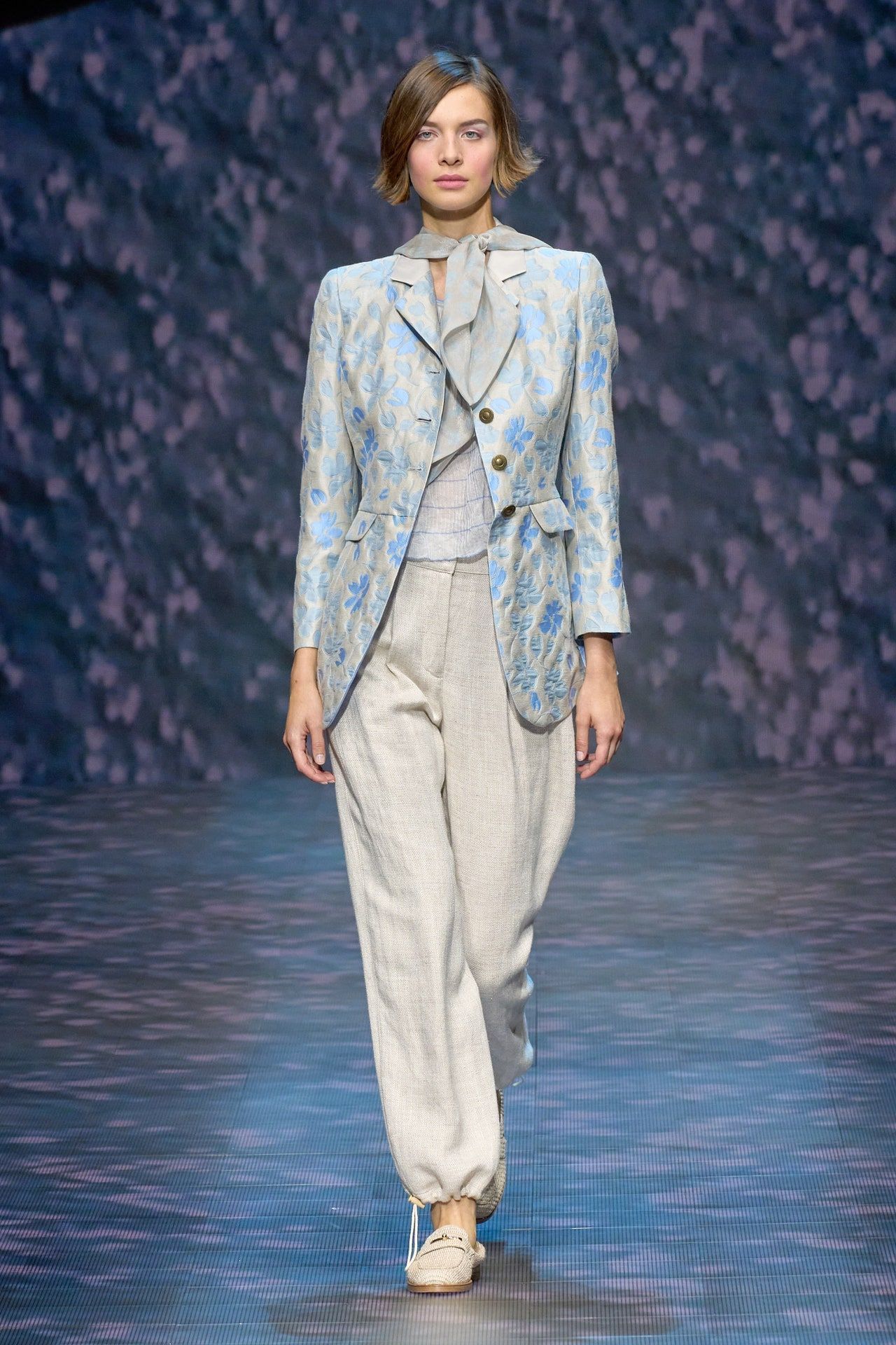 00023-emporio-armani-spring-2023-ready-to-wear-credit-gorunway