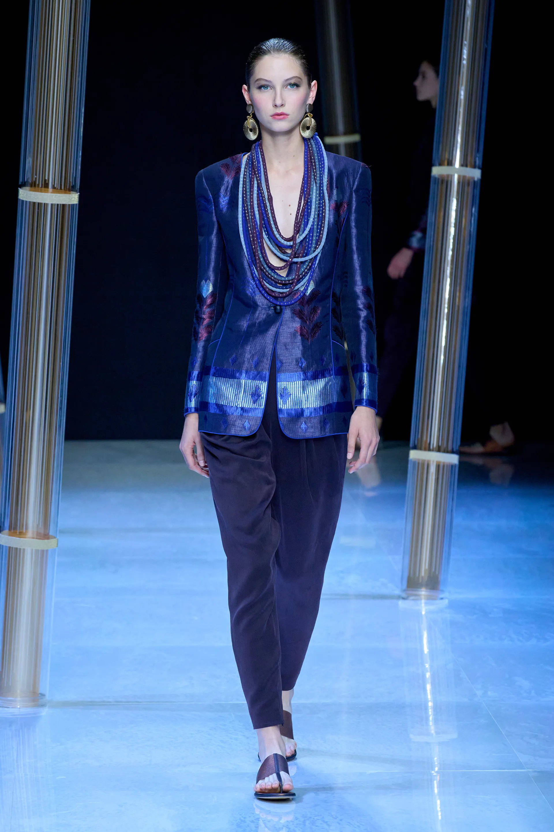 00023-giorgio-armani-spring-2023-ready-to-wear-credit-gorunway
