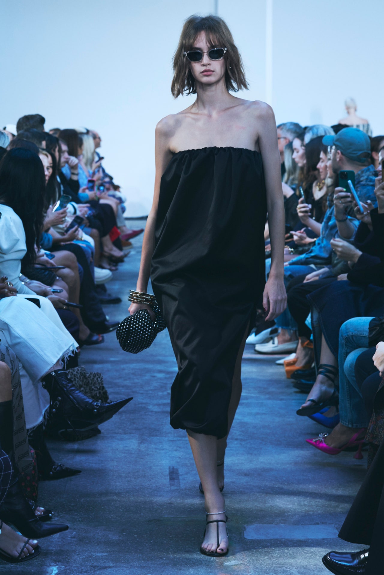 00023-khaite-spring-2023-ready-to-wear-credit-brand