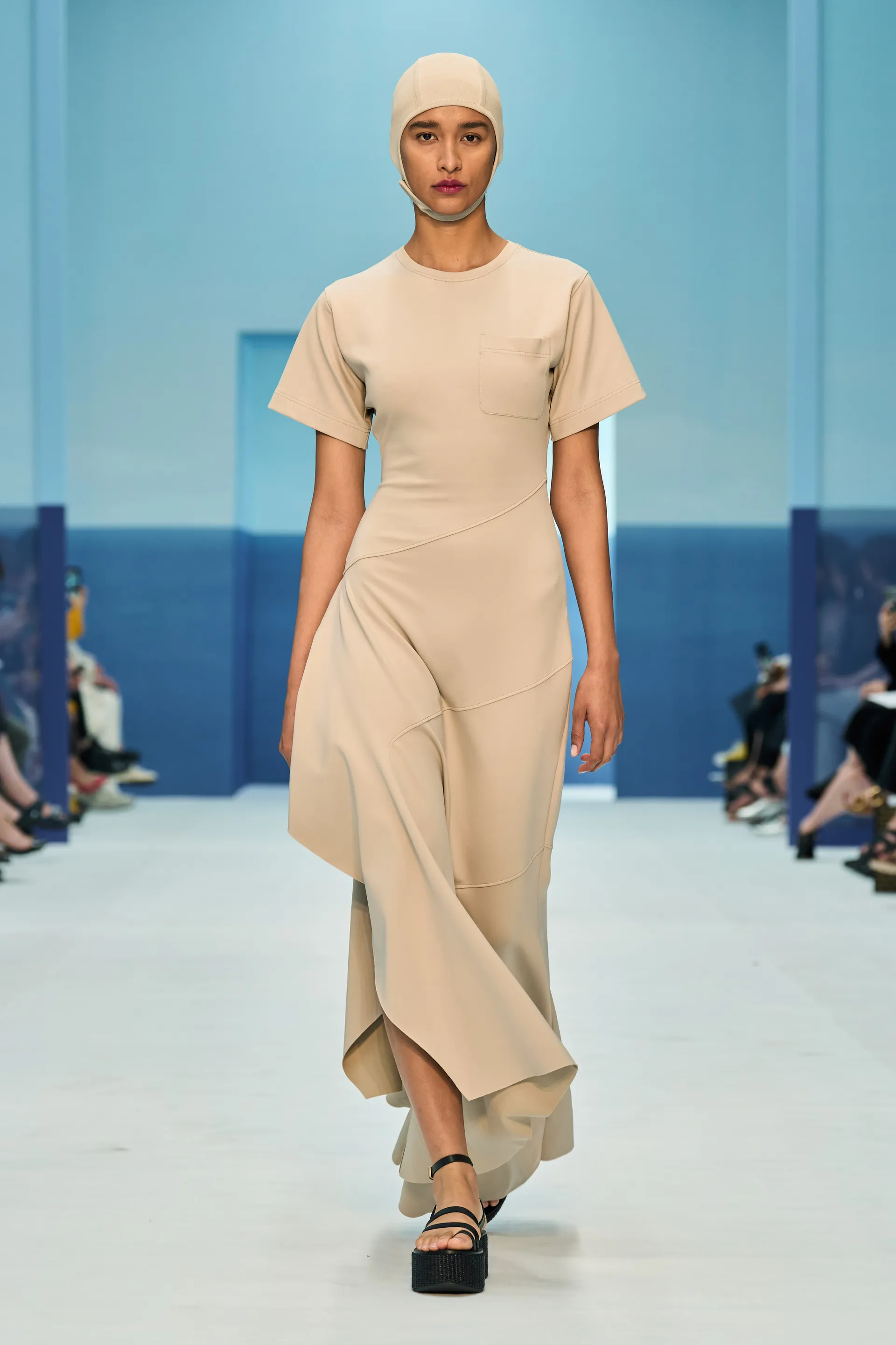 00023-max-mara-spring-2023-ready-to-wear-credit-gorunway