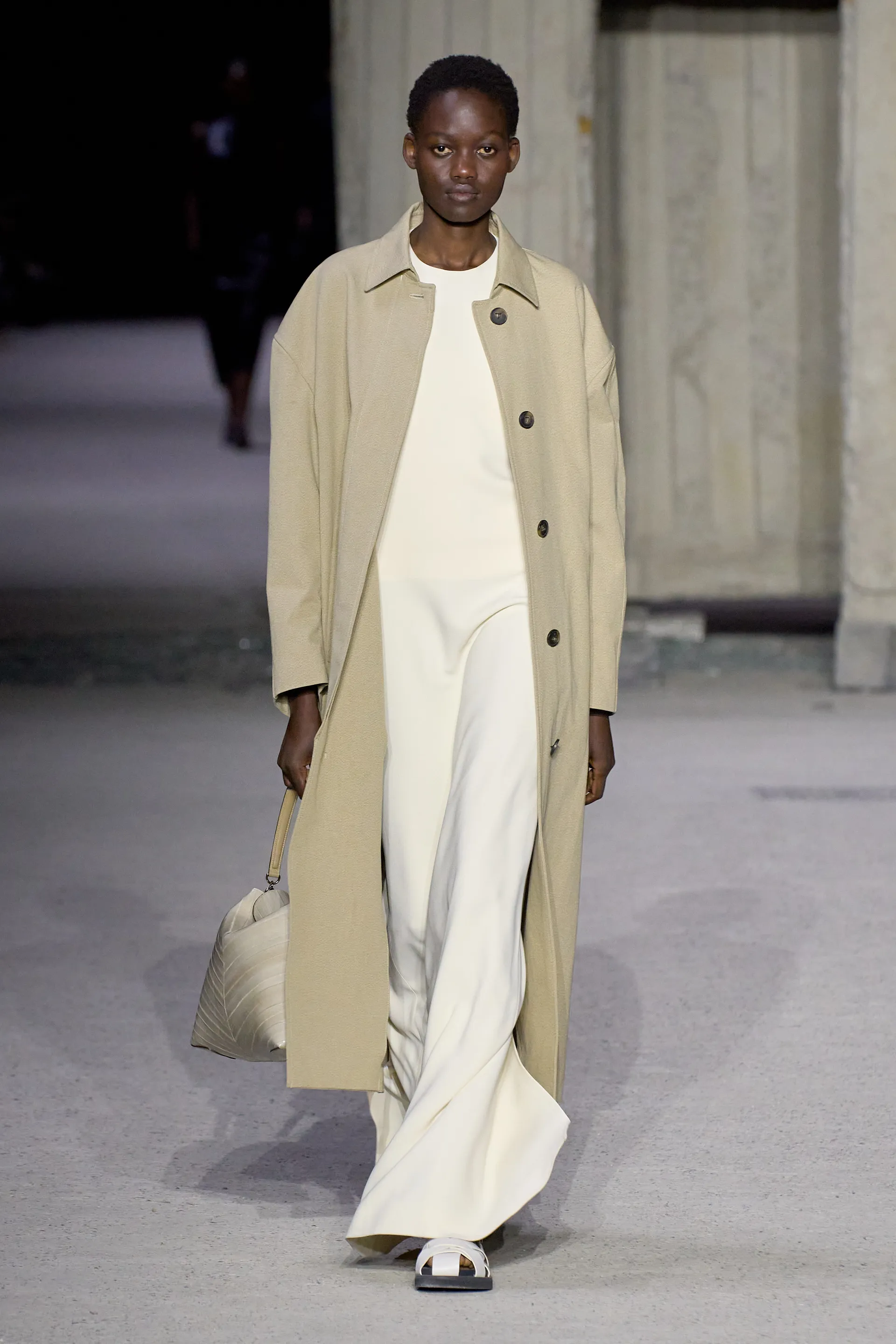 00023-tods-spring-2023-ready-to-wear-credit-gorunway
