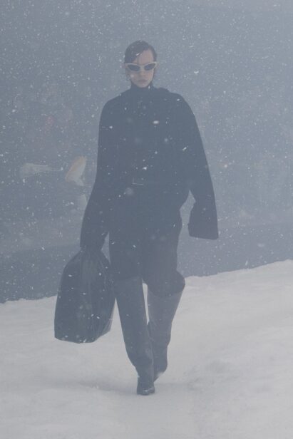 00024-balenciaga-fall-2022-ready-to-wear-paris-credit-brand-1.jpg