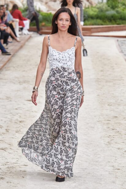00024-chanel-resort-2023-monaco-credit-gorunway-1.jpeg