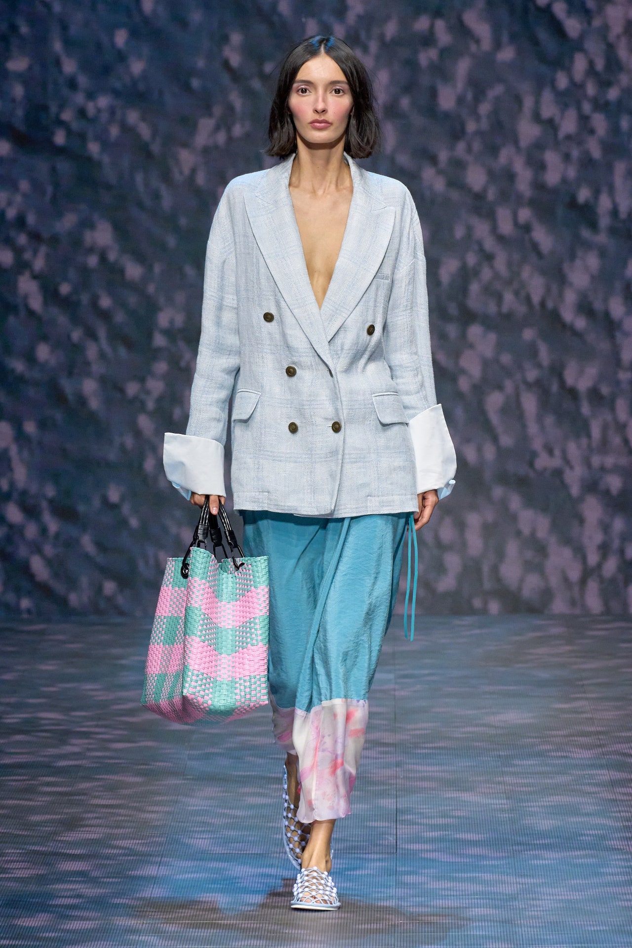 00024-emporio-armani-spring-2023-ready-to-wear-credit-gorunway