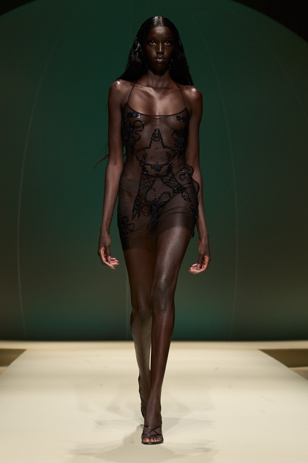 00024-gcds-spring-2023-ready-to-wear-credit-gorunway