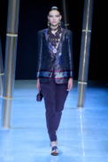 00024-giorgio-armani-spring-2023-ready-to-wear-credit-gorunway