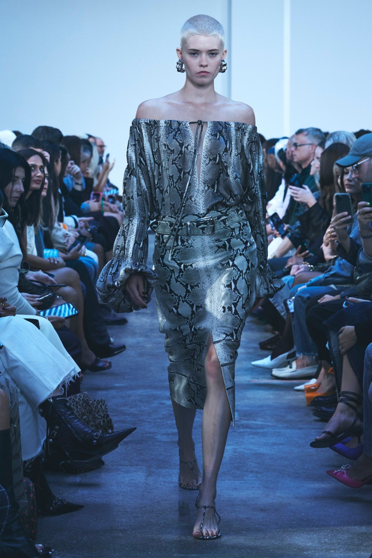 00024-khaite-spring-2023-ready-to-wear-credit-brand