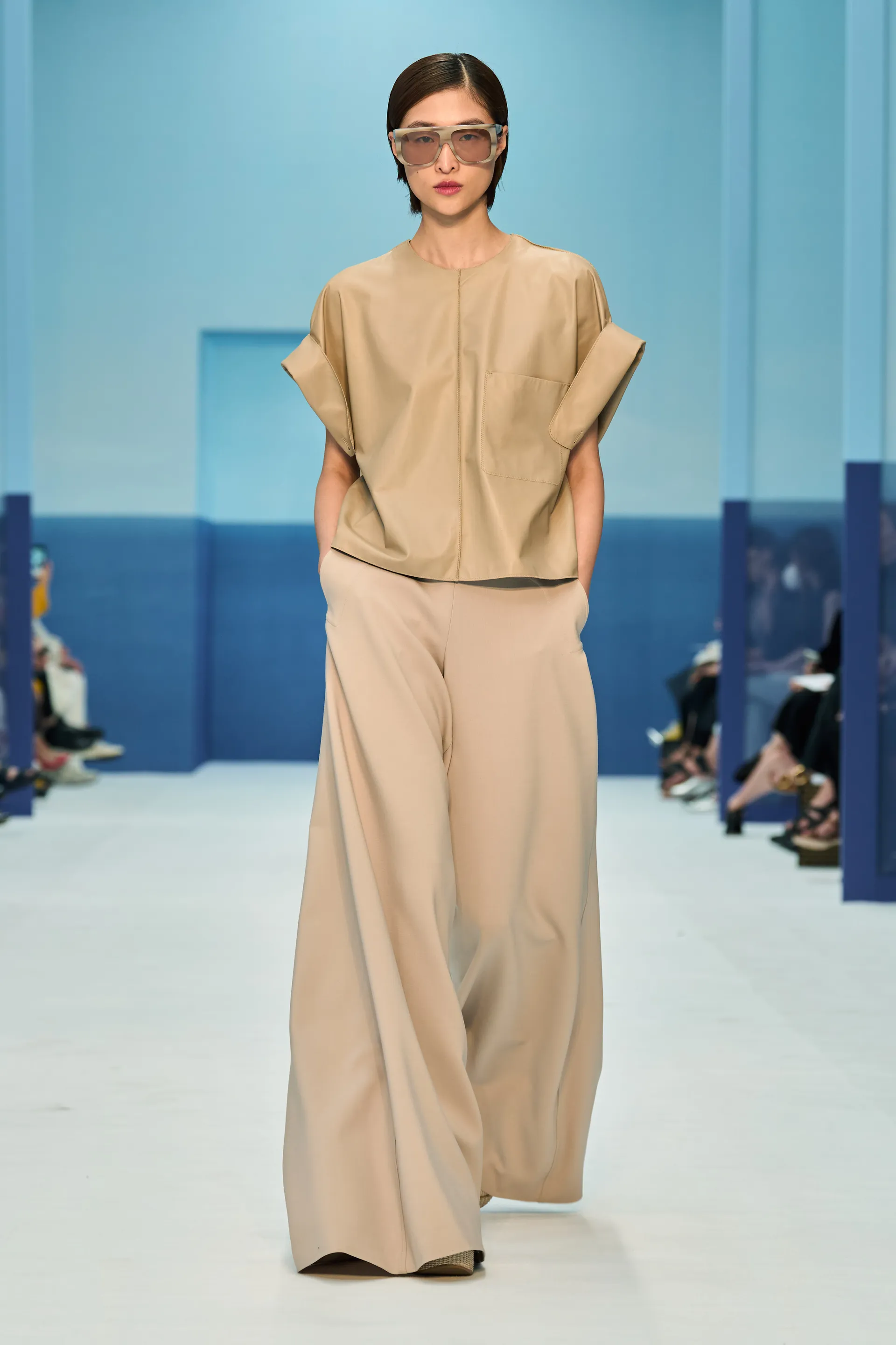 00024-max-mara-spring-2023-ready-to-wear-credit-gorunway