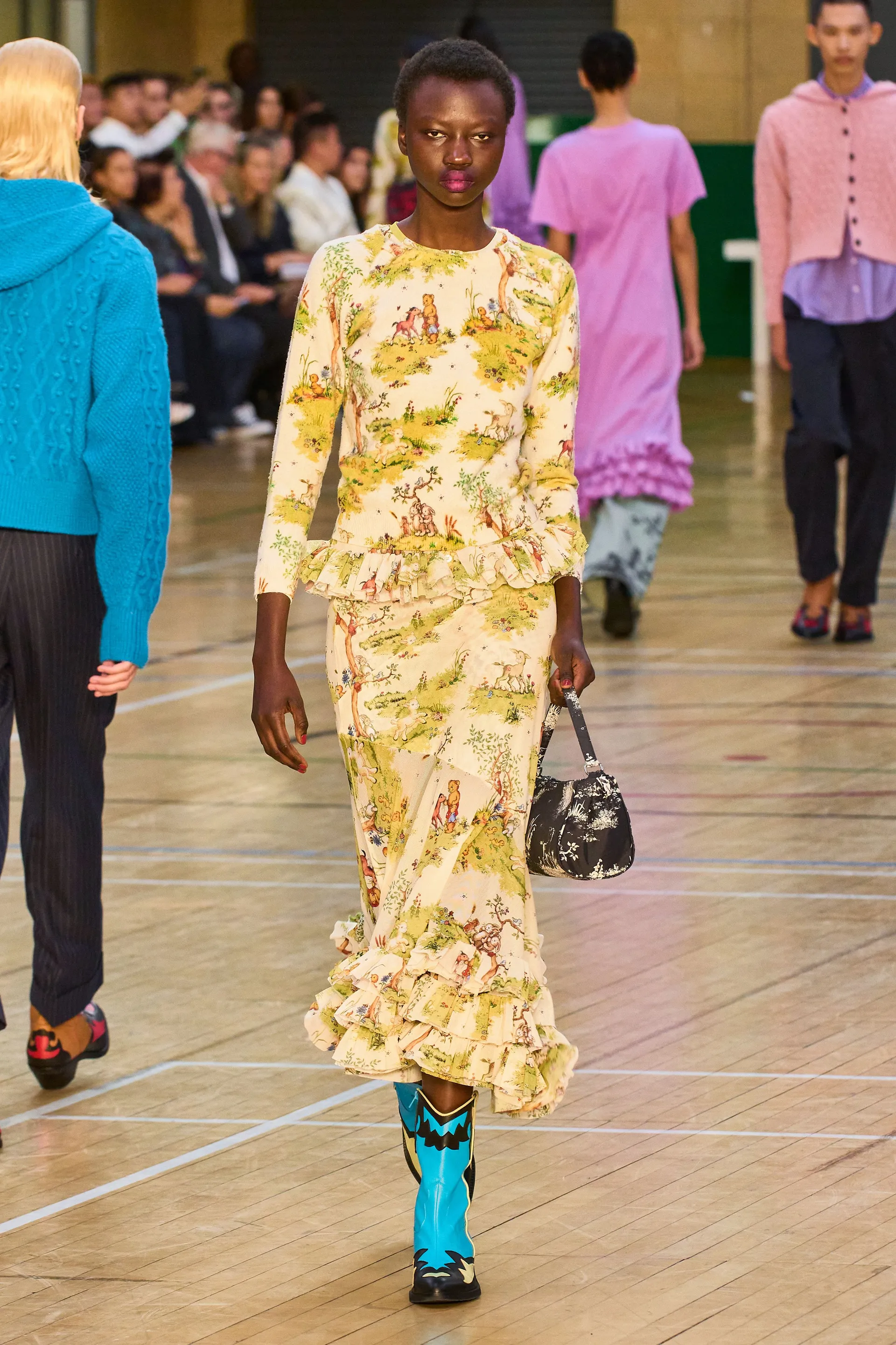 00024-molly-goddard-spring-2023-ready-to-wear-credit-gorunway