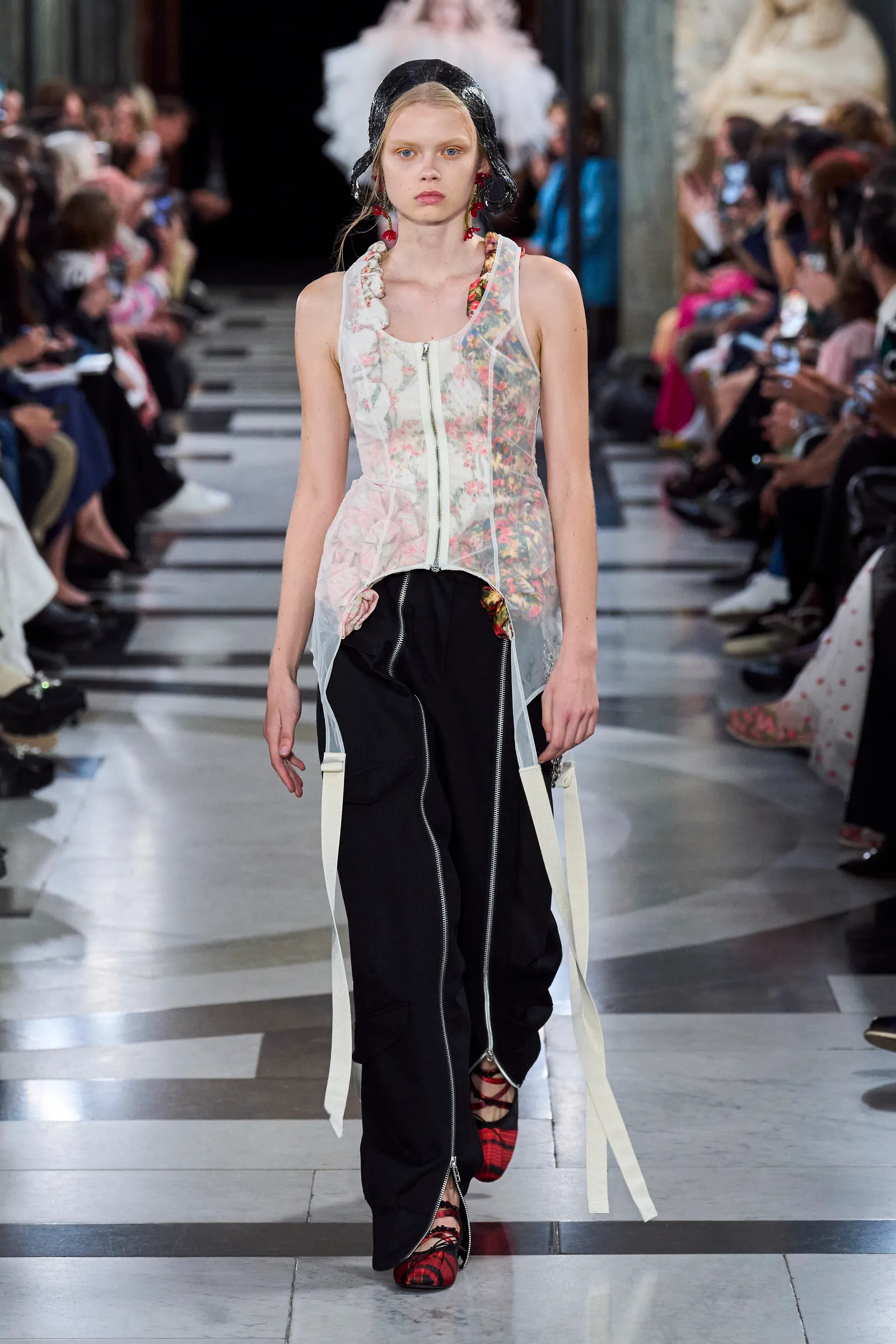 00024-simone-rocha-spring-2023-ready-to-wear-credit-gorunway