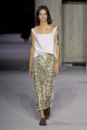 00024-tods-spring-2023-ready-to-wear-credit-gorunway