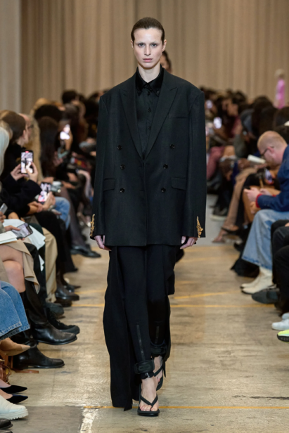 00025-burberry-spring-2023-ready-to-wear-credit-brand
